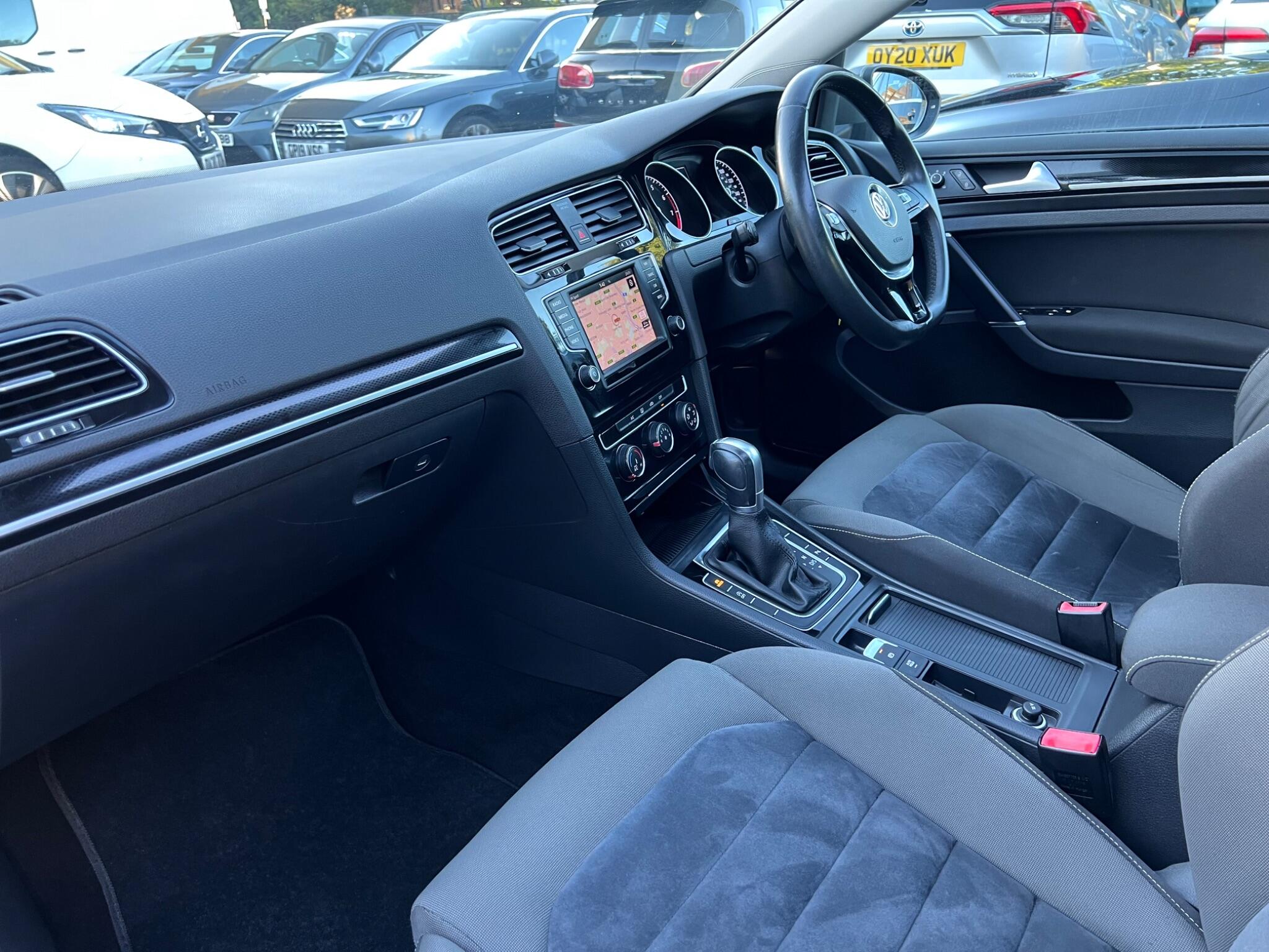 Volkswagen Golf view 33