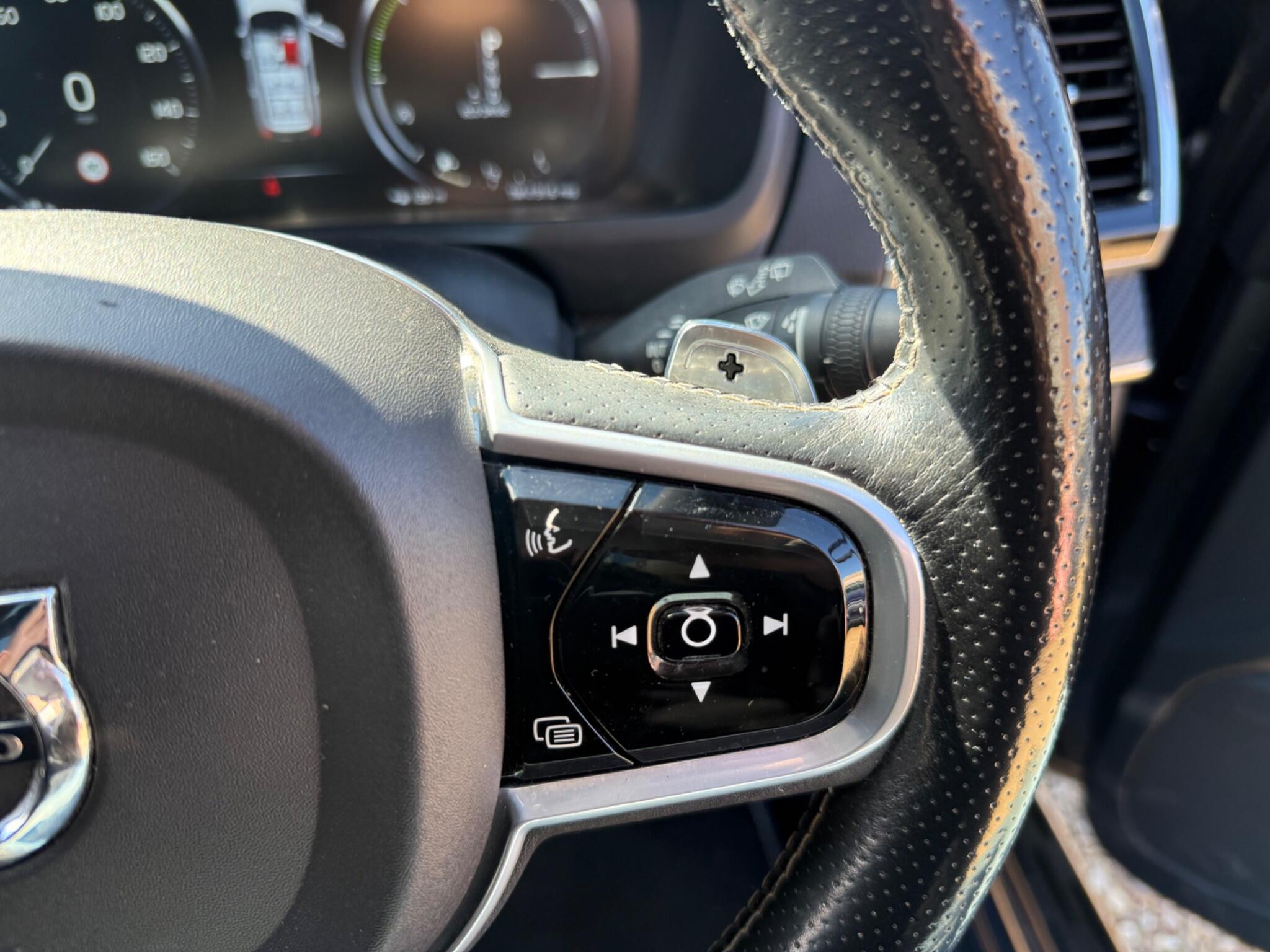 Volvo XC90 view 25