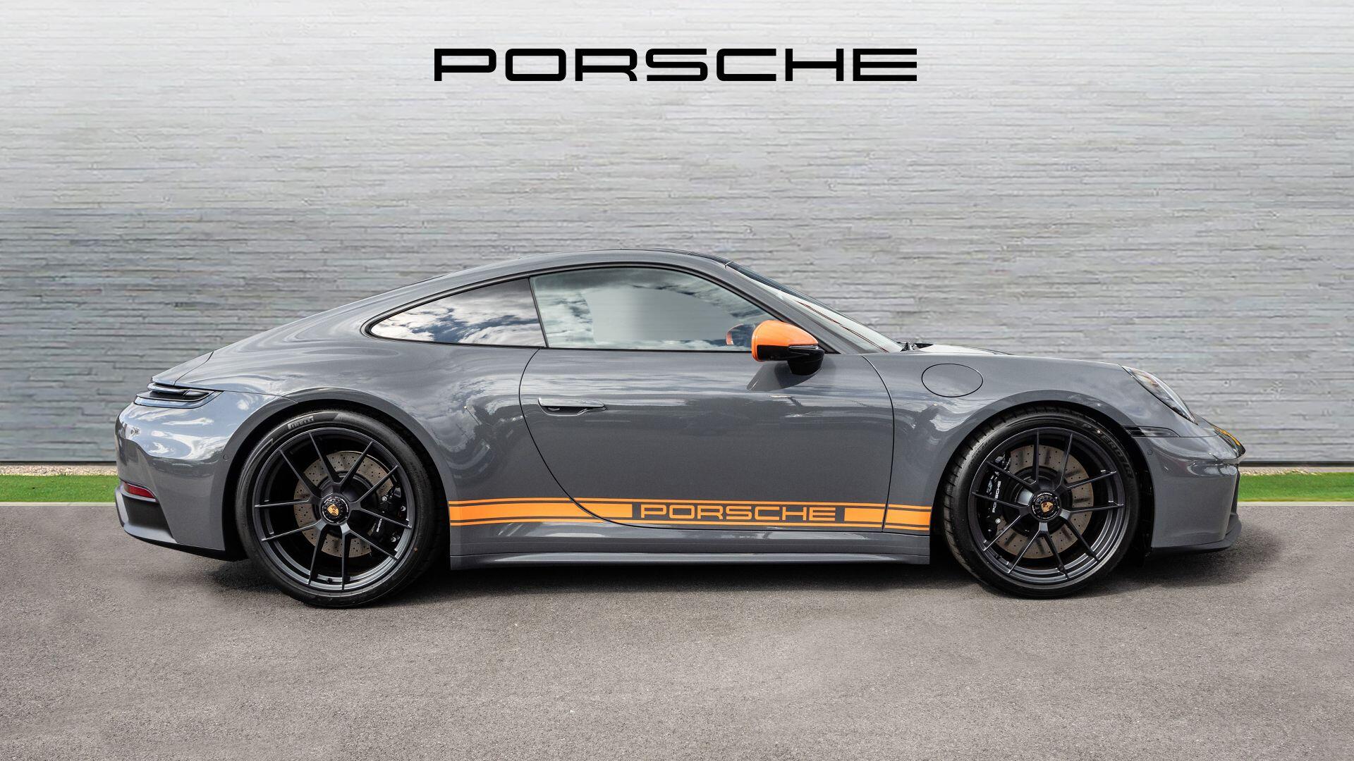Porsche 911 view 7