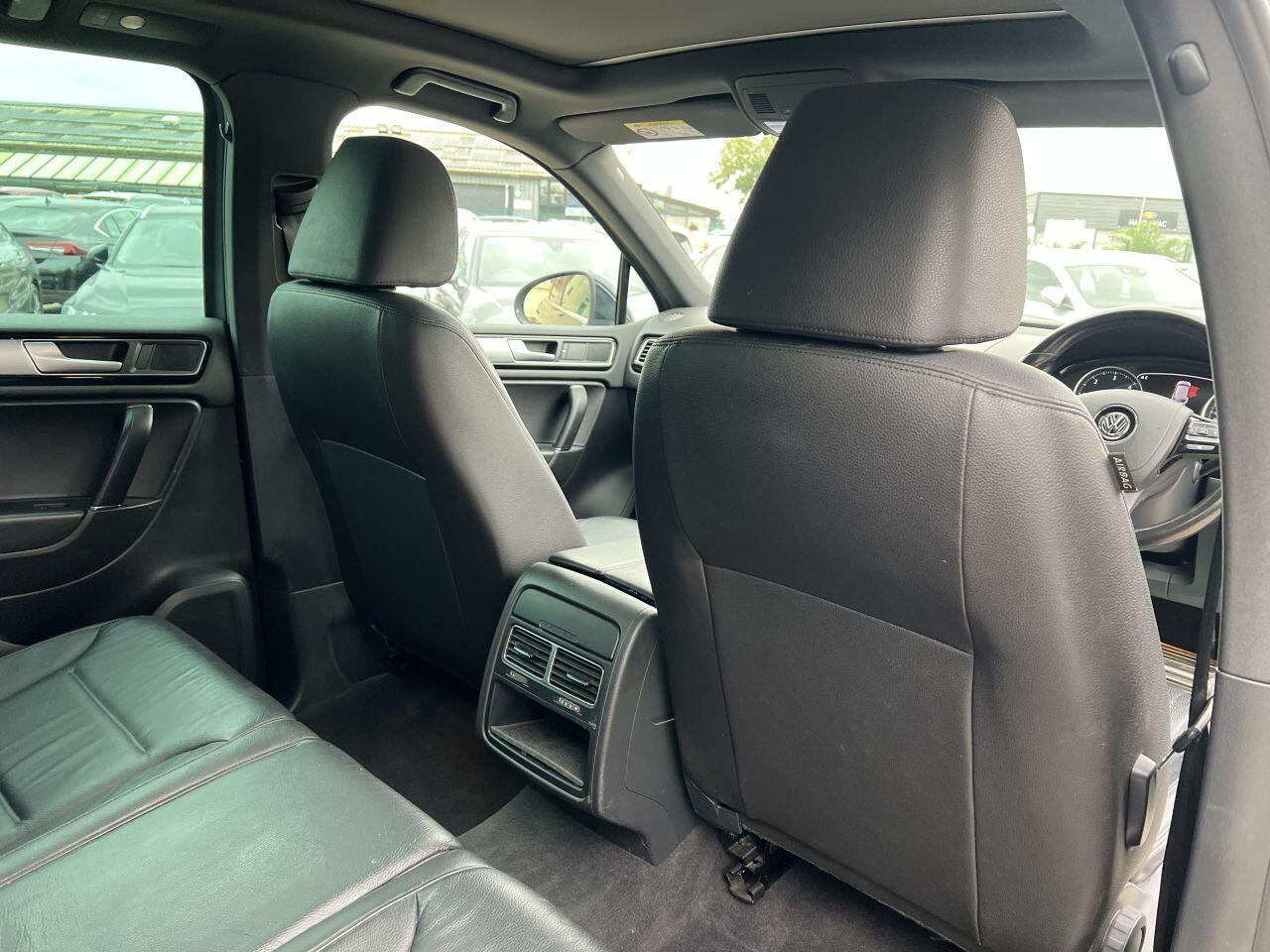 Volkswagen Touareg view 19