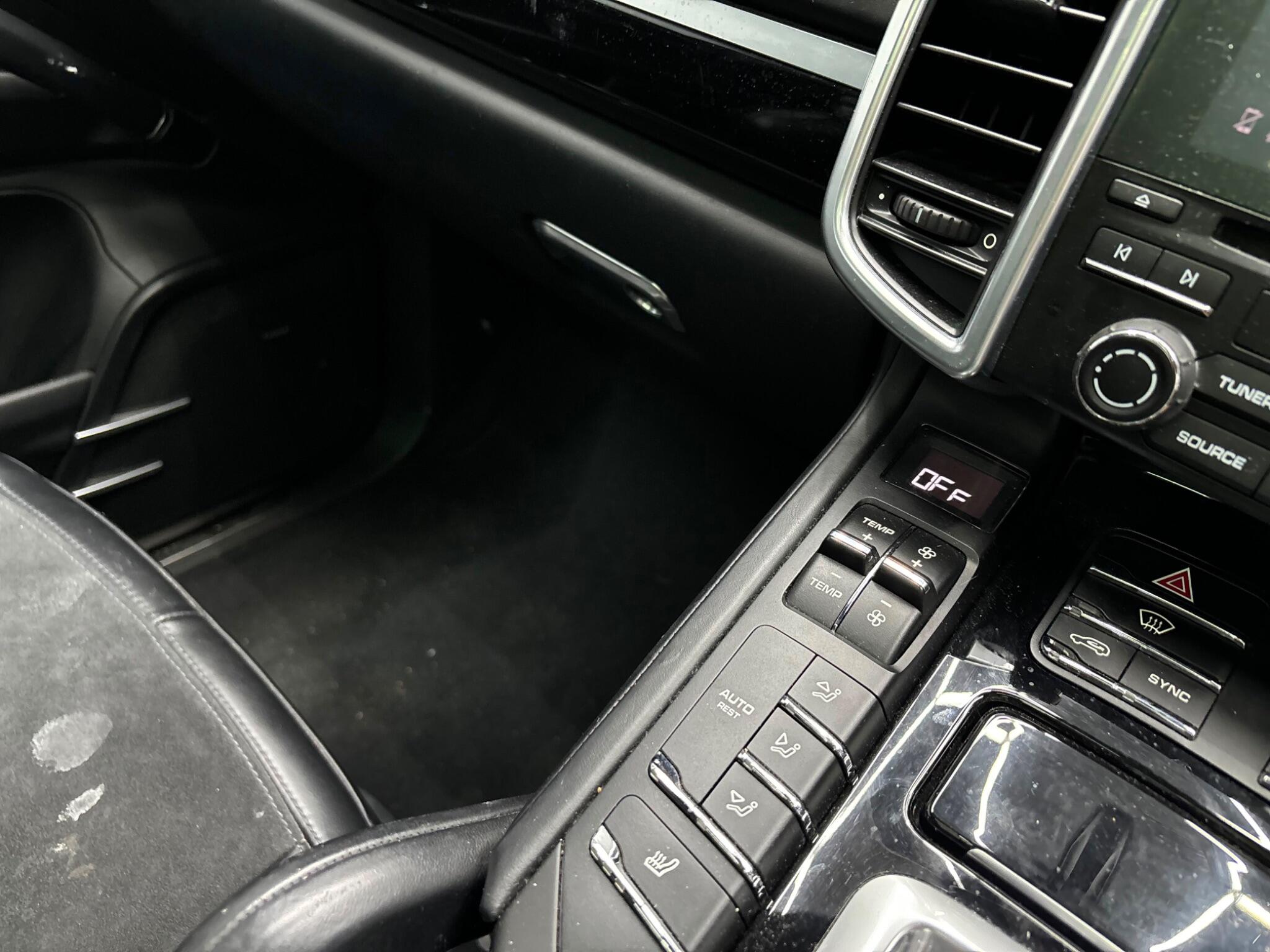 Porsche Cayenne view 34