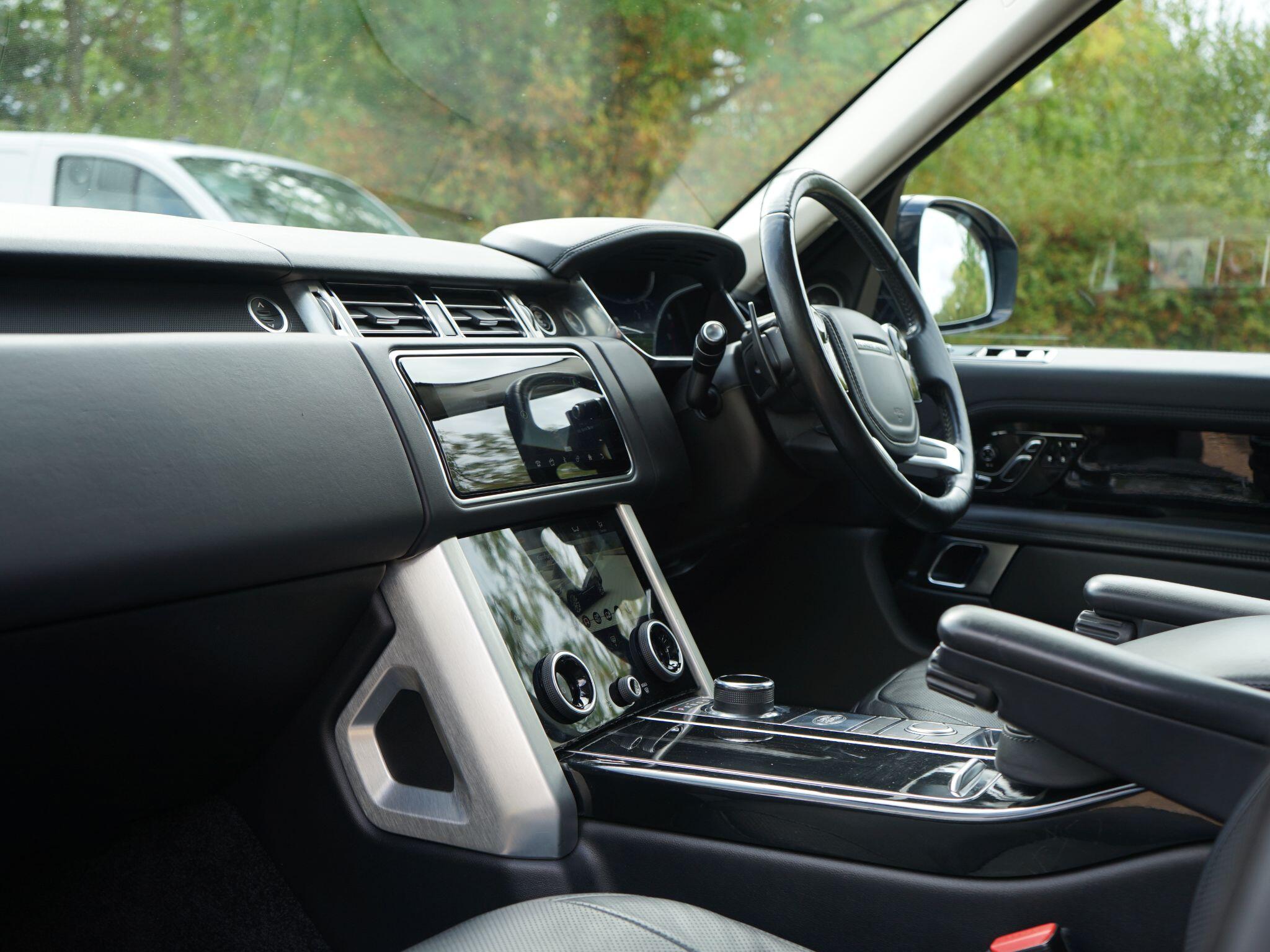 Land Rover Range Rover view 16