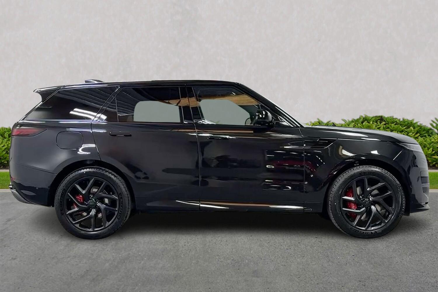 Land Rover Range Rover Sport view 3