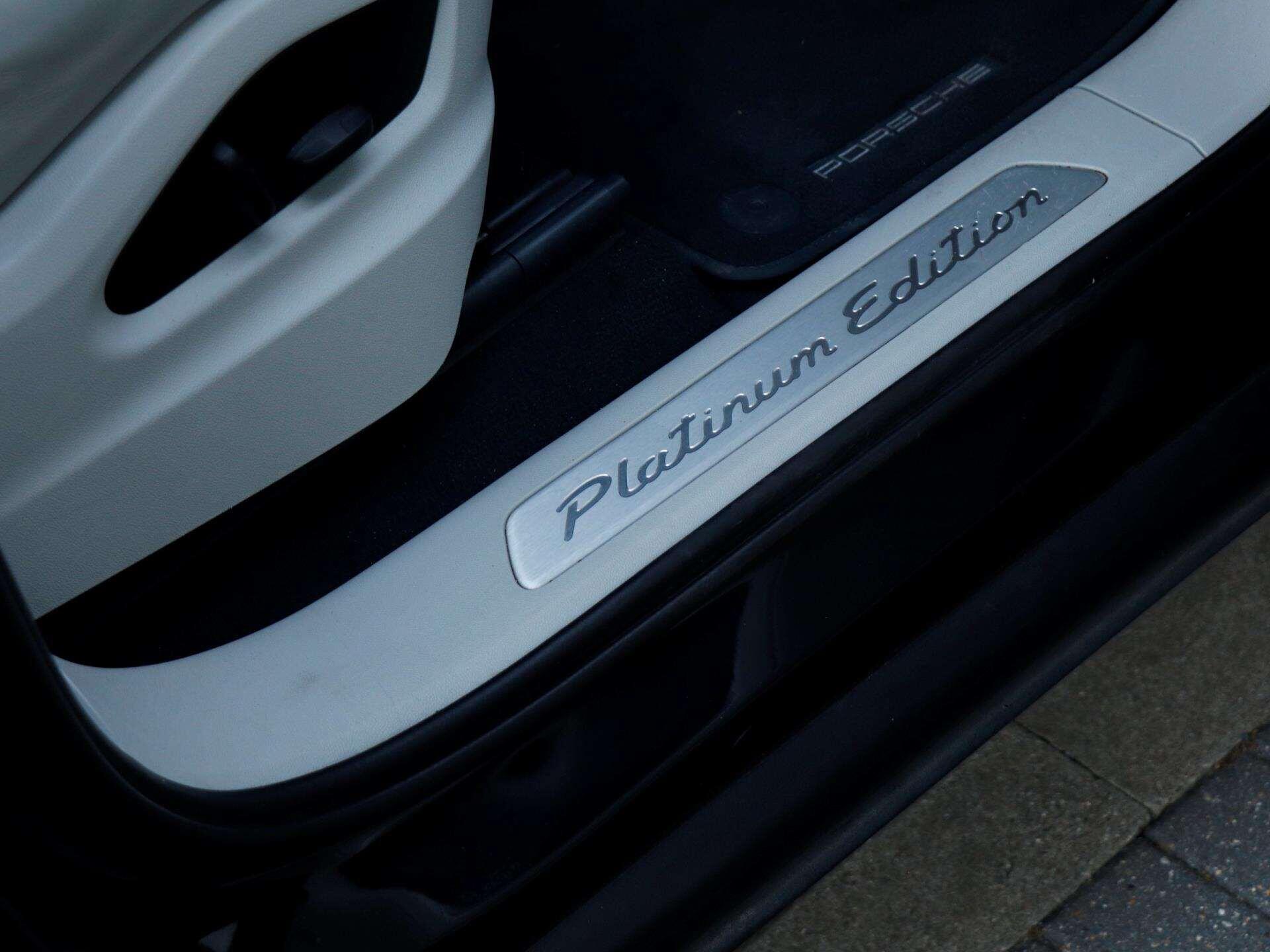 Porsche Cayenne view 22
