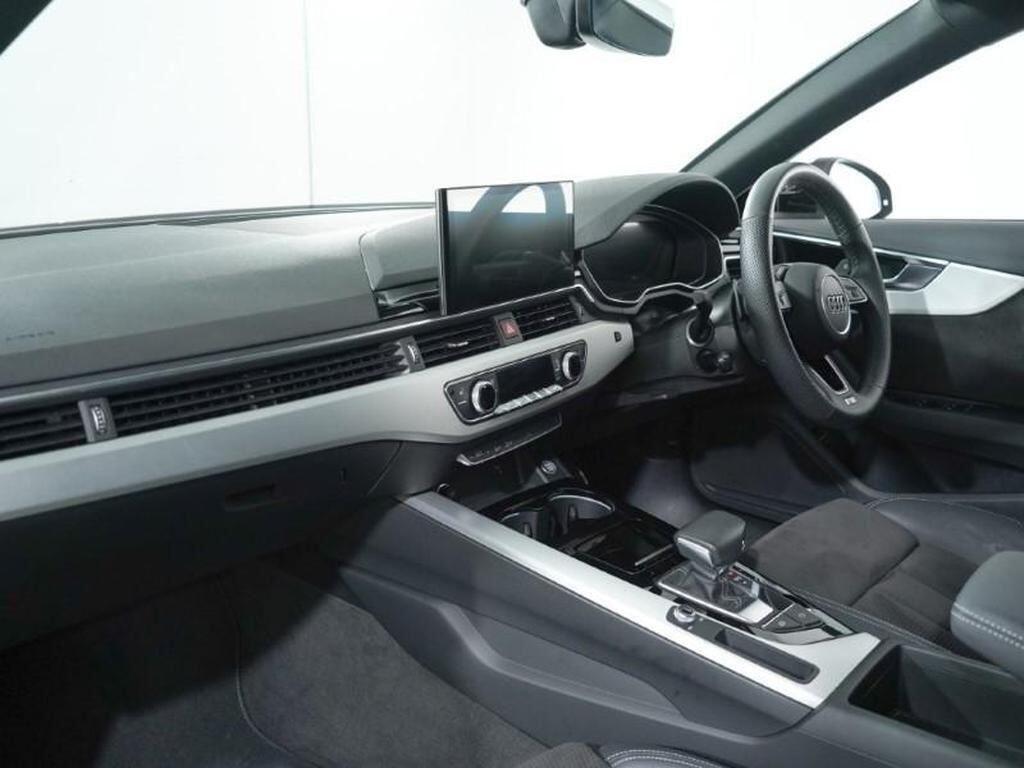 Audi A4 view 9