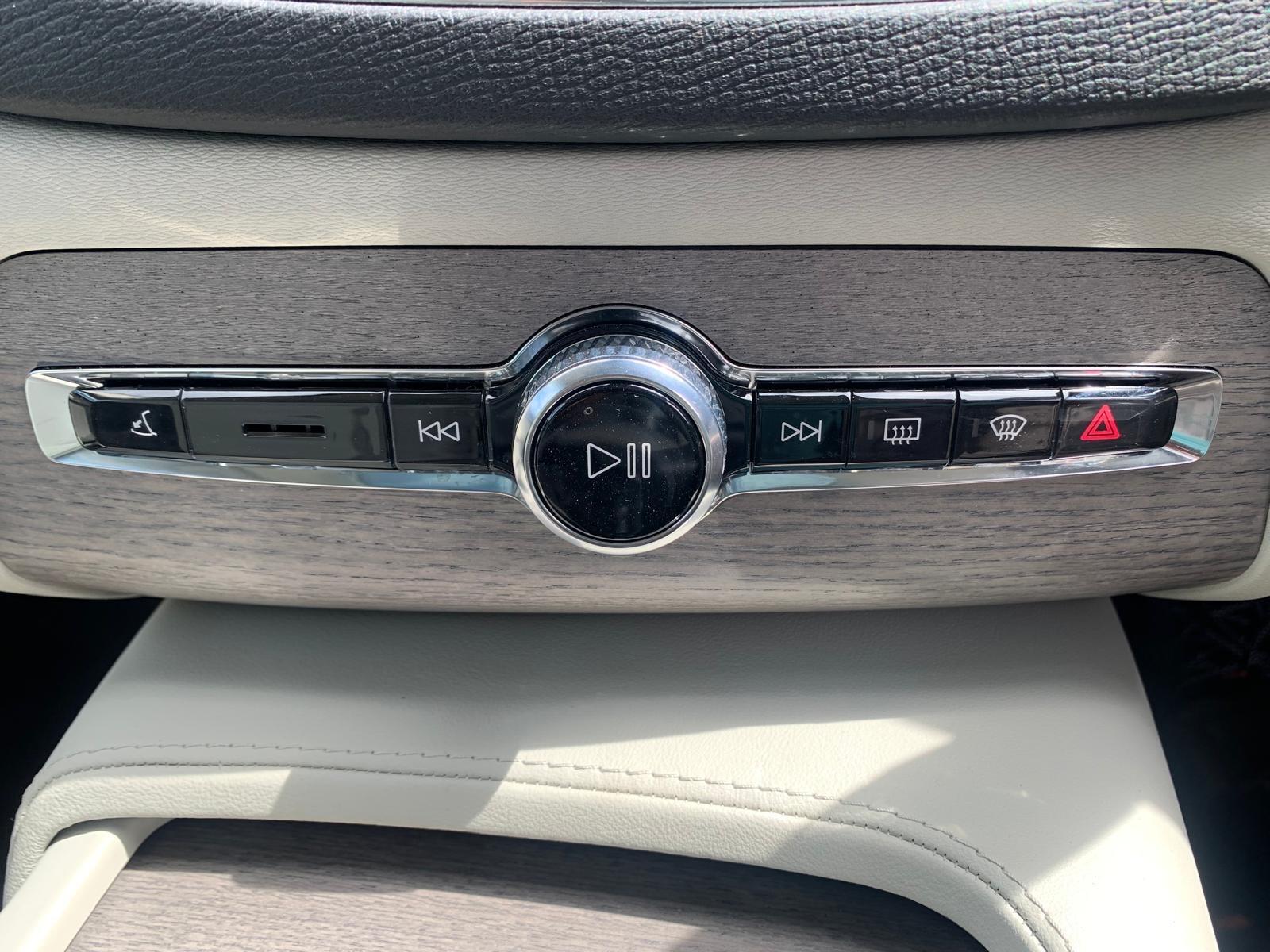 Volvo XC90 view 24