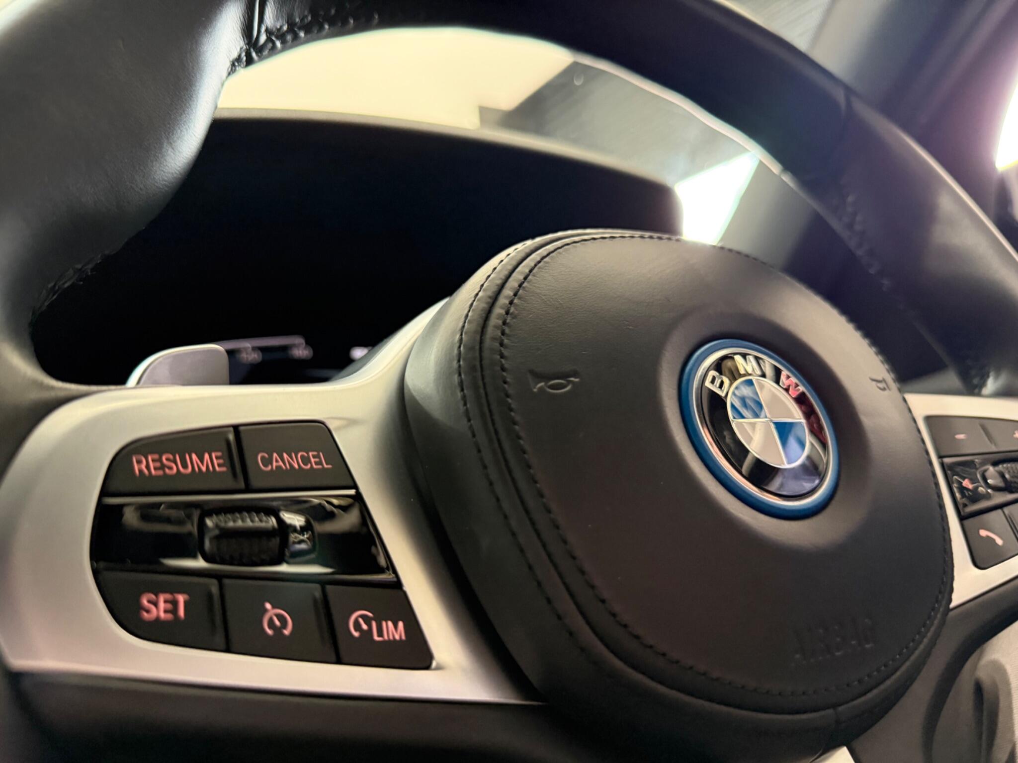 BMW 3 Series view 18