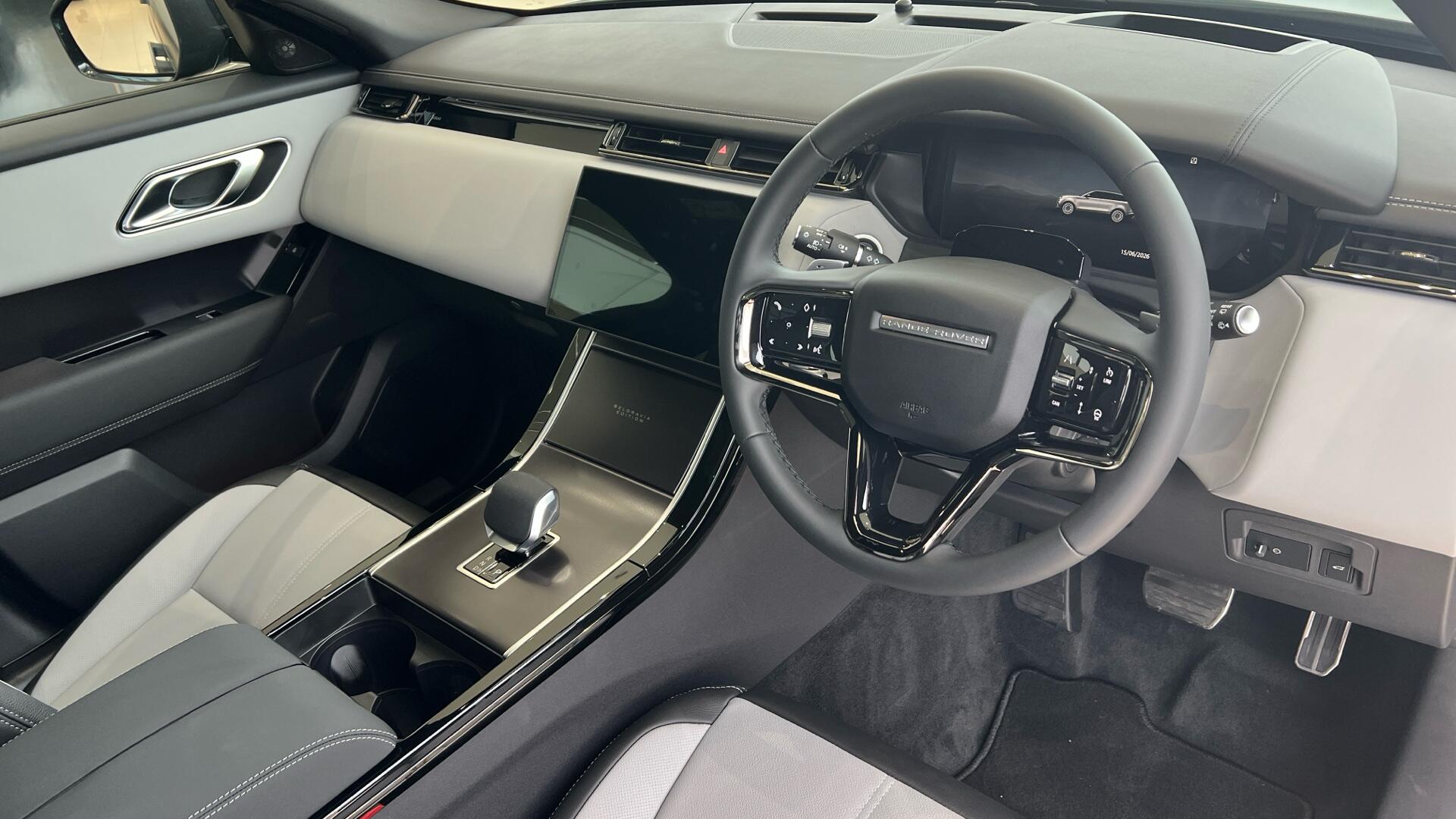Land Rover Range Rover Velar view 9