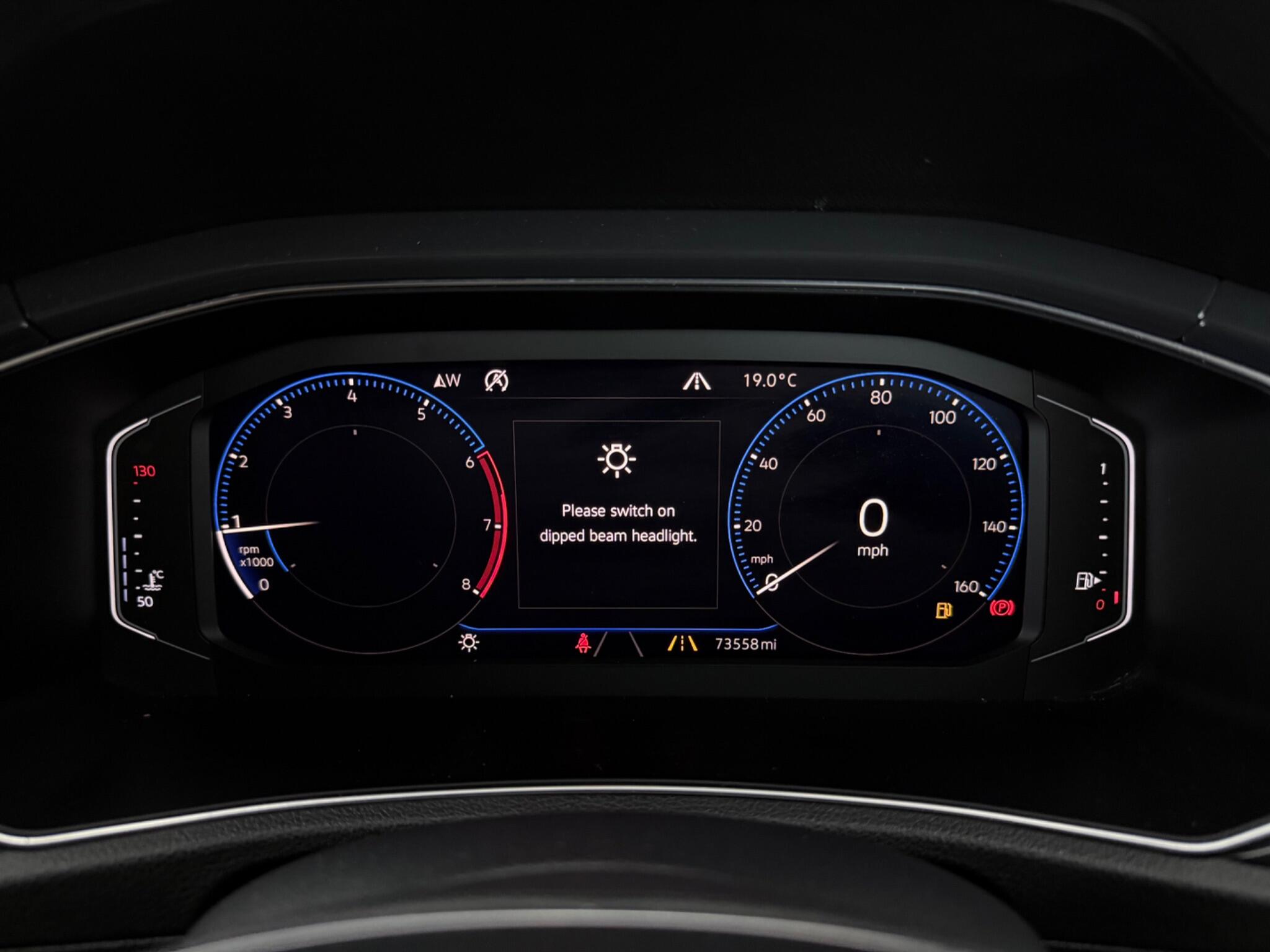 Volkswagen T-Roc view 14