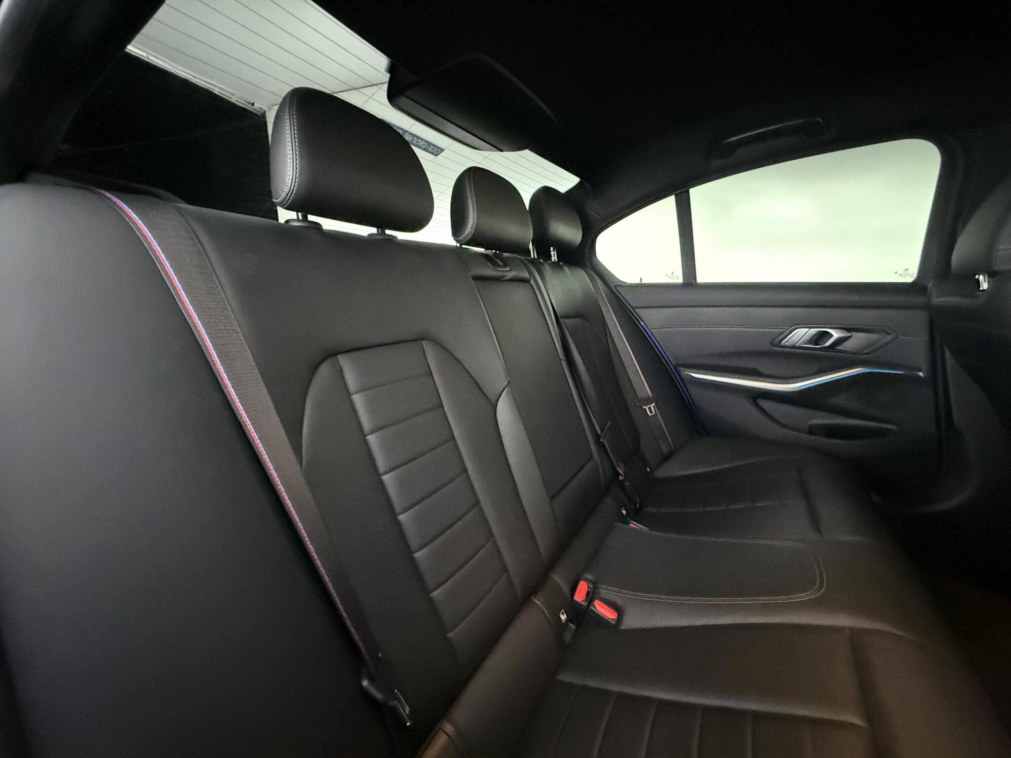 BMW 3 Series view 30