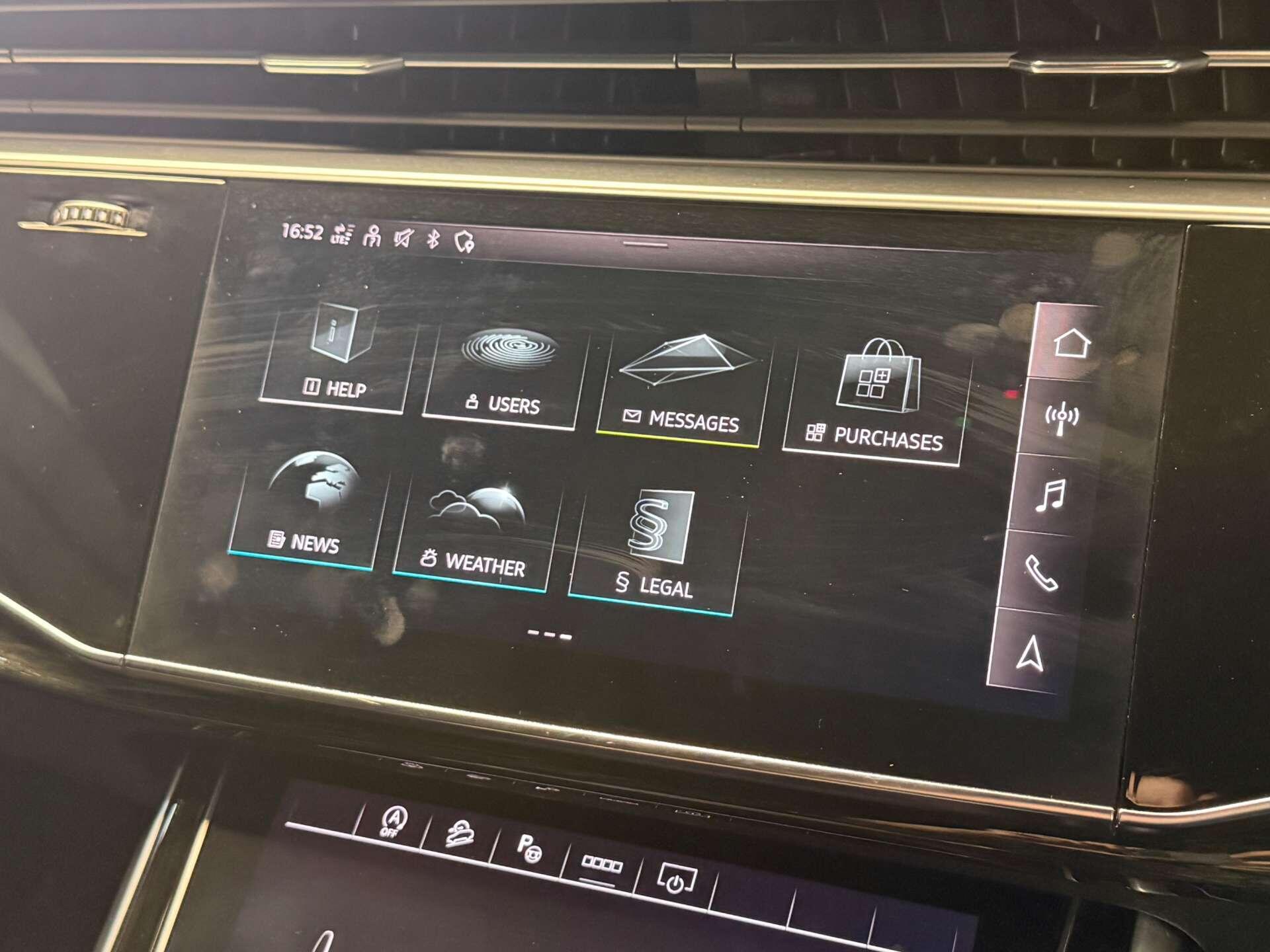 Audi Q8 view 50