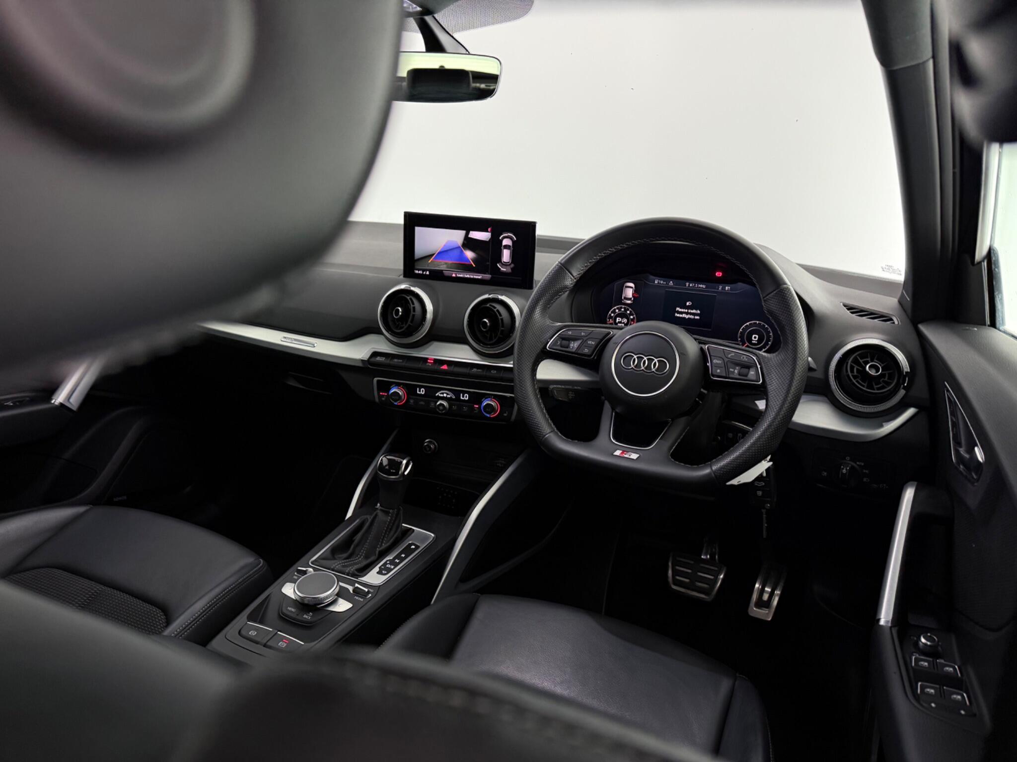 Audi Q2 view 14