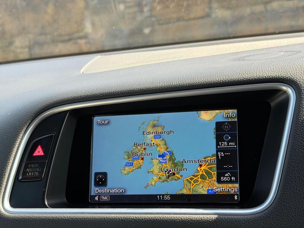 Audi SQ5 view 32