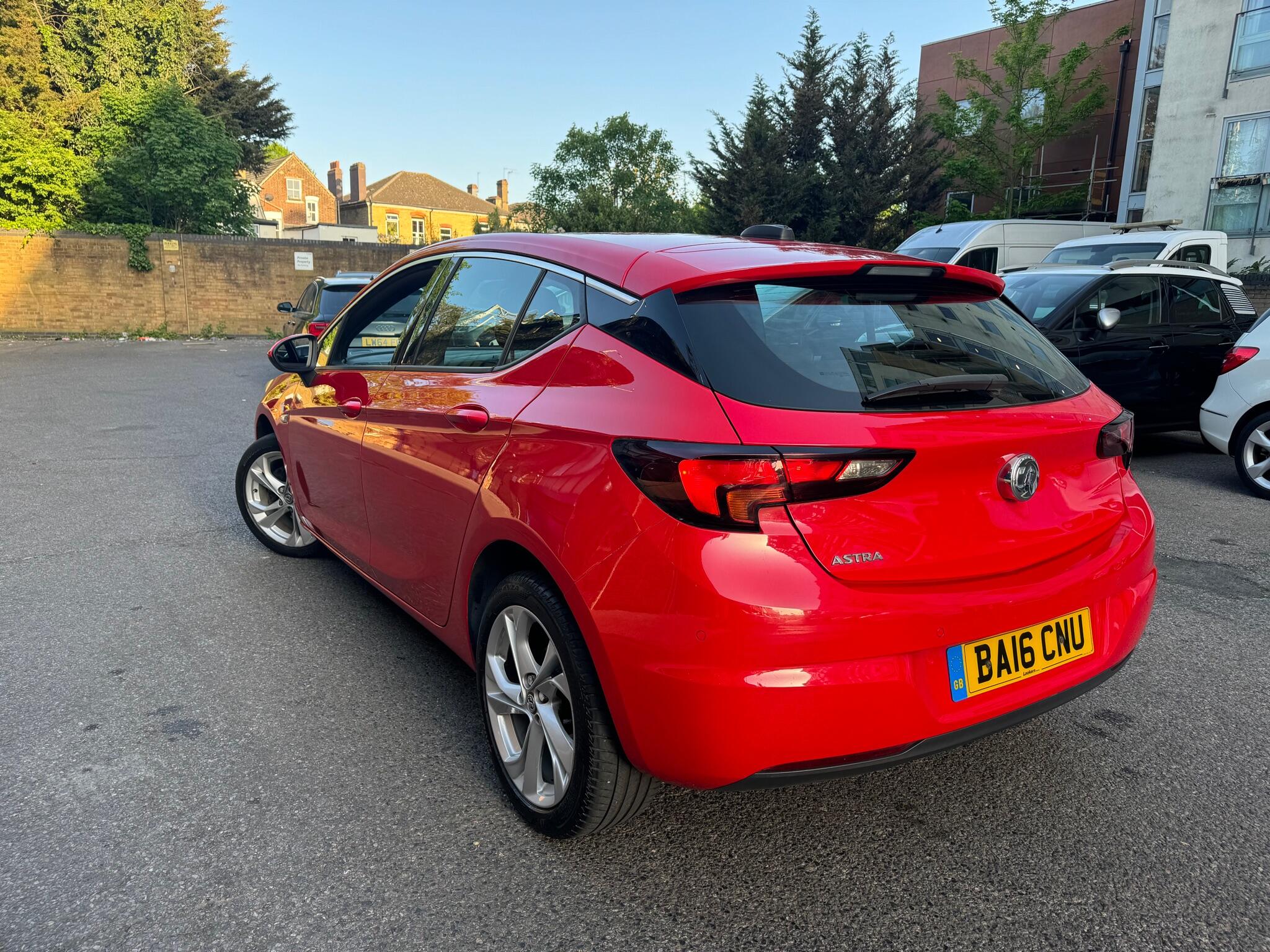 Vauxhall Astra view 4