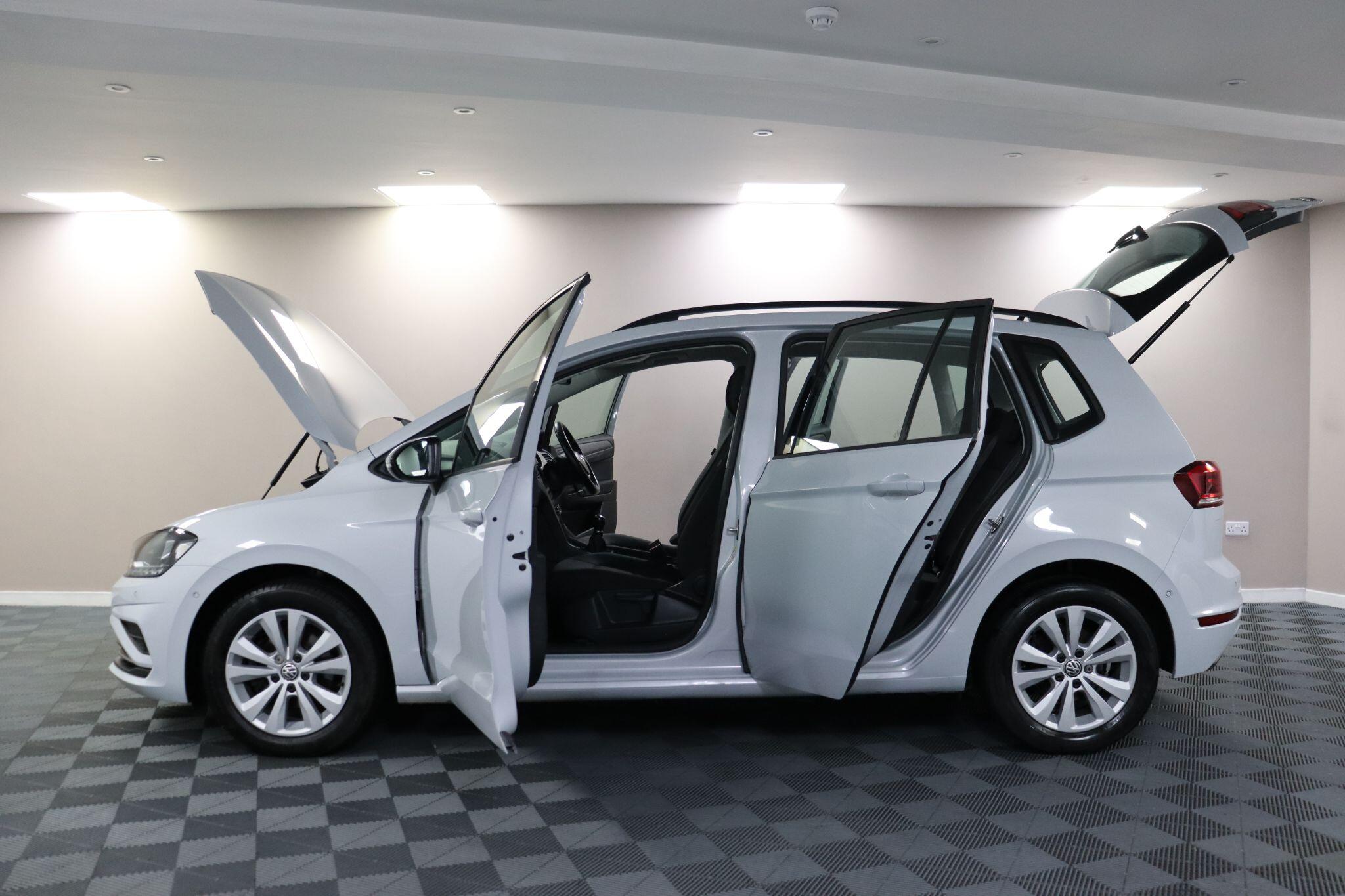 Volkswagen Golf SV view 6