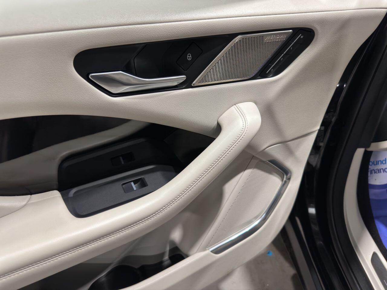 Jaguar I-Pace view 37