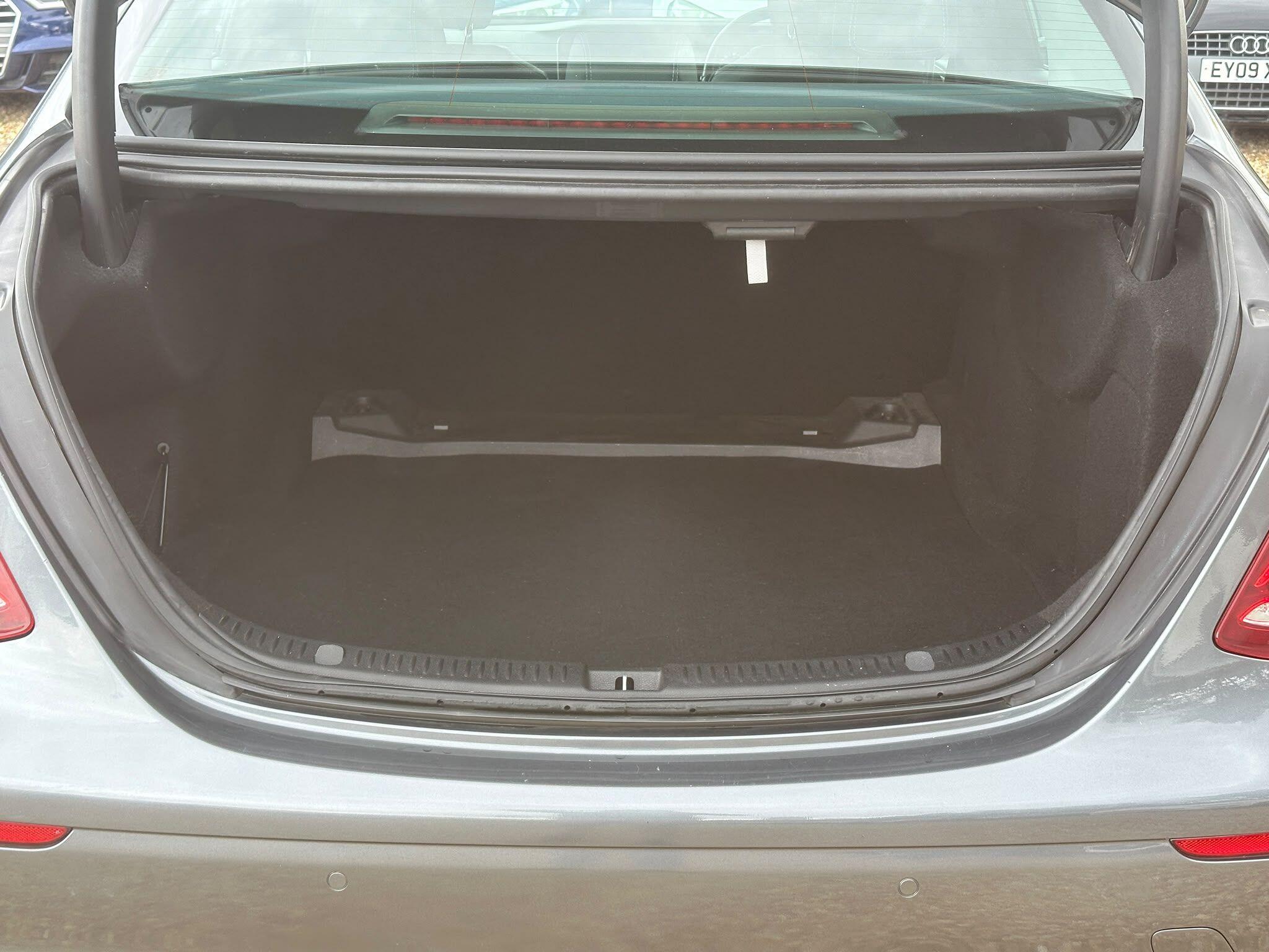 Mercedes-Benz E Class view 39