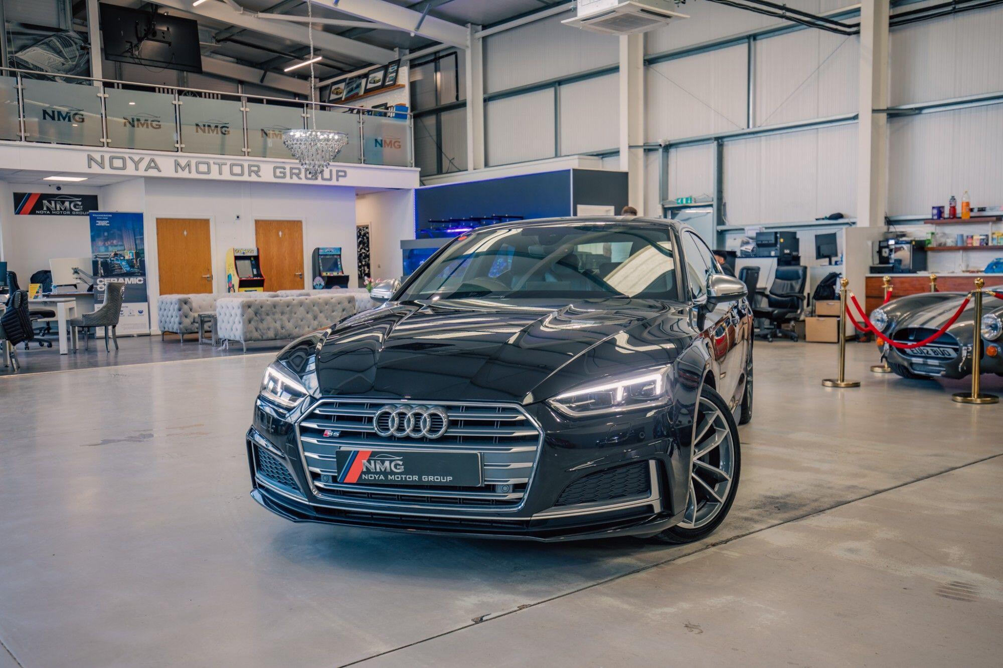 Audi S5 view 4