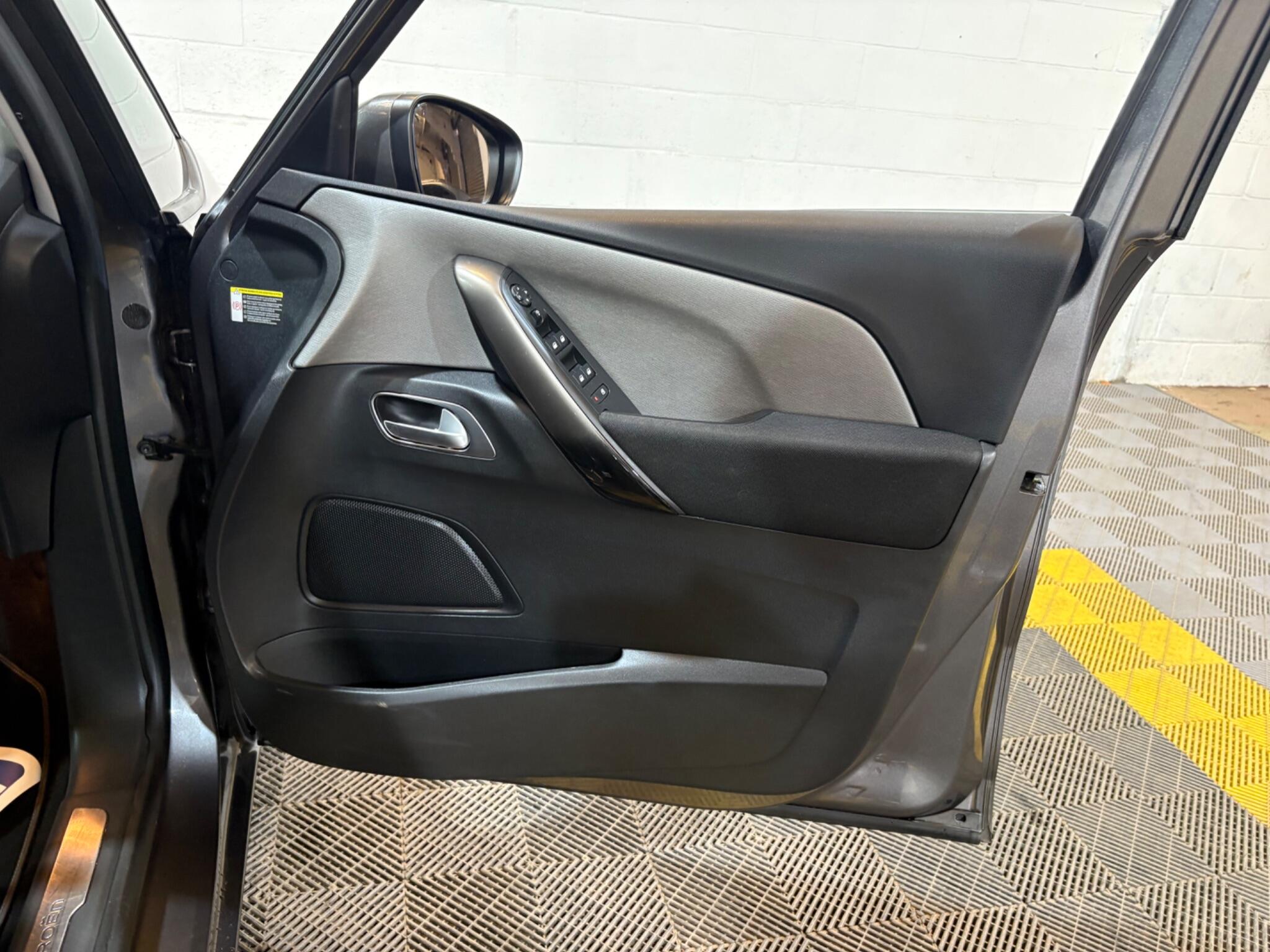 Citroen Grand C4 Spacetourer view 37