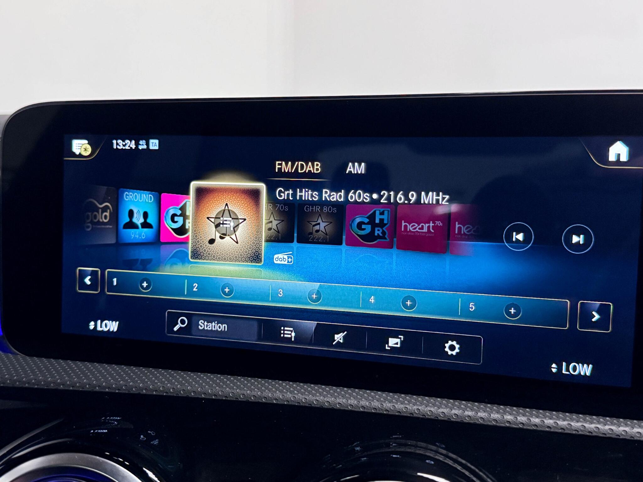 Mercedes-Benz Cla view 39