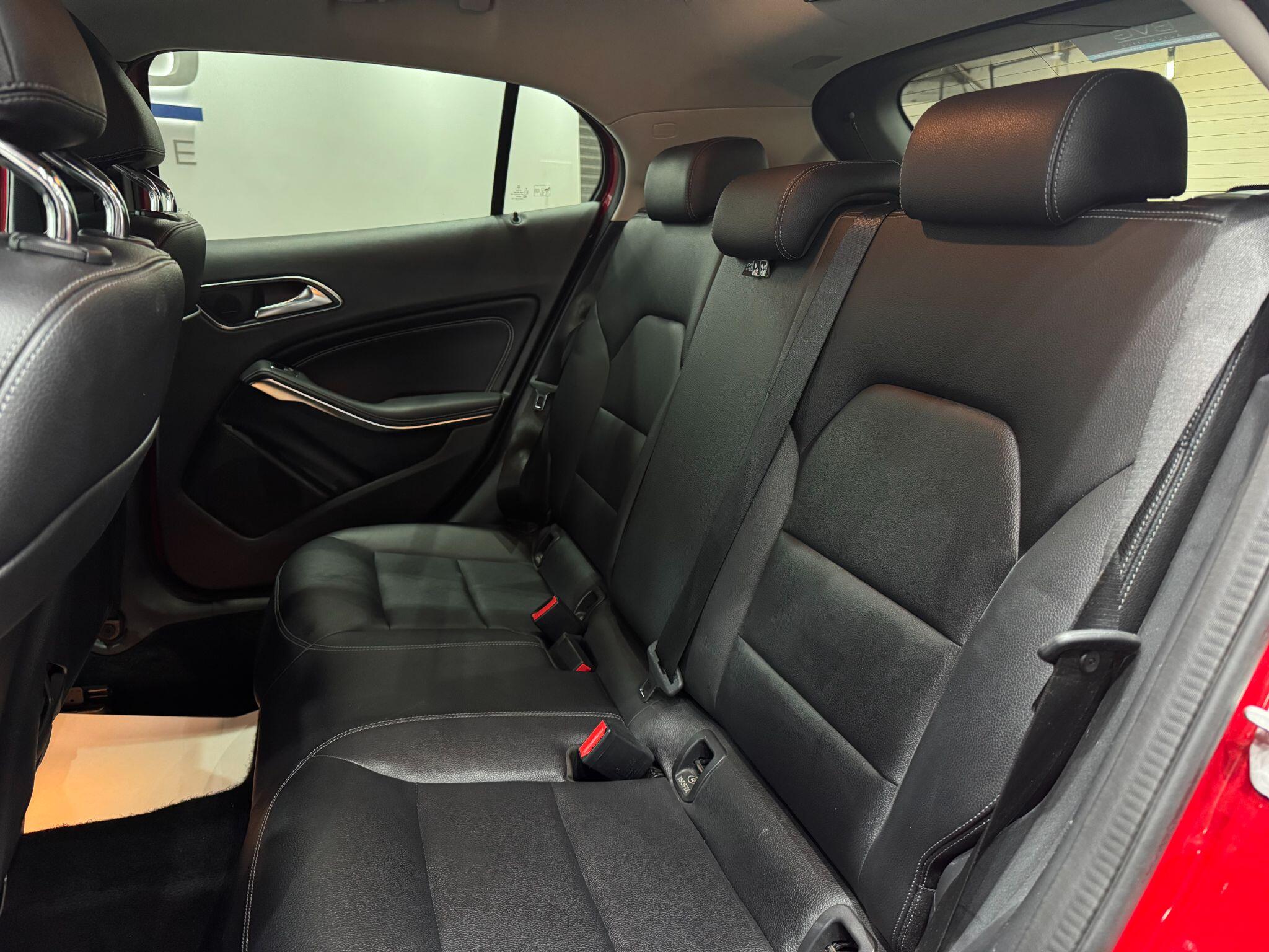 Mercedes-Benz GLA view 47