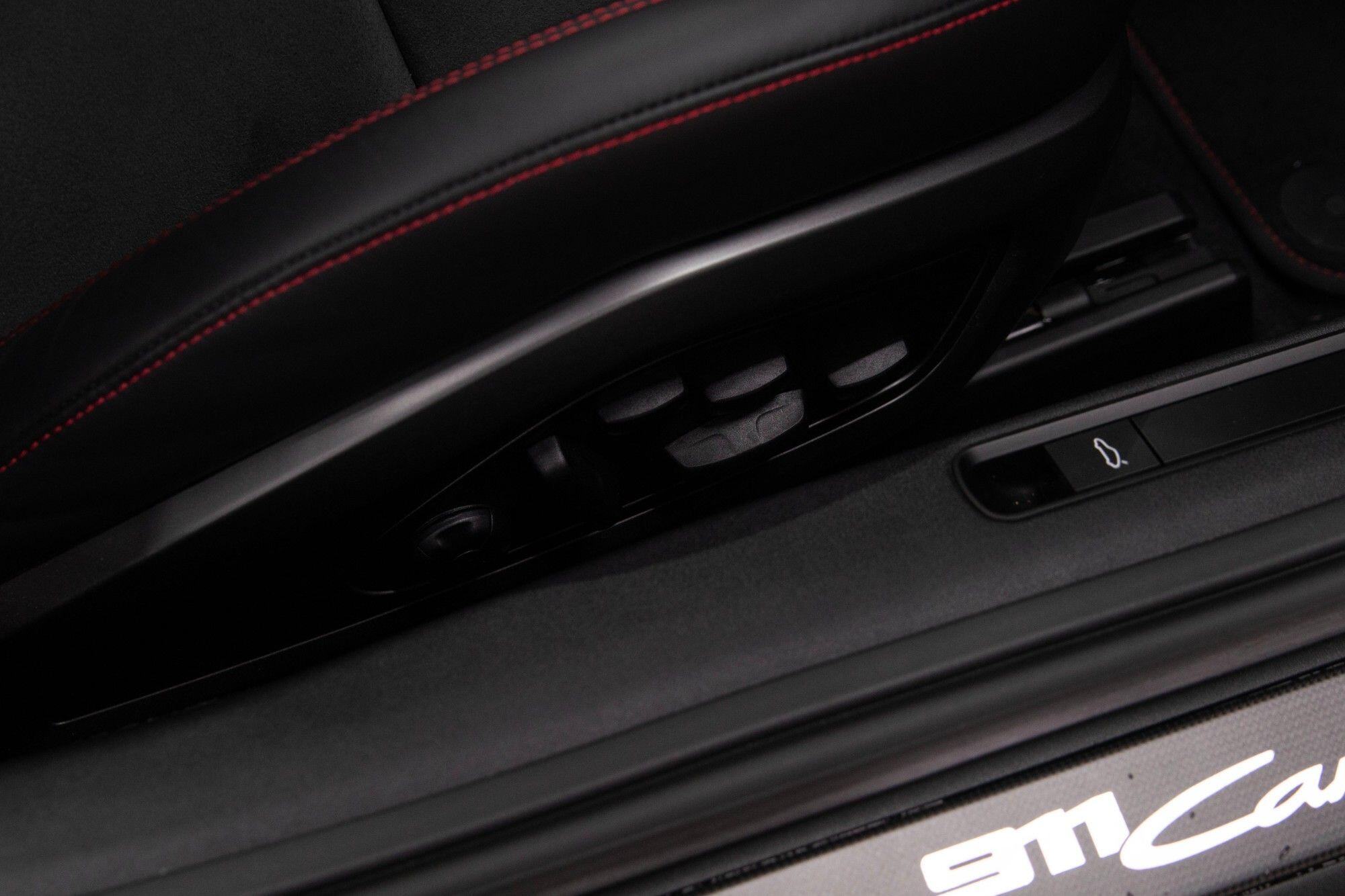 Porsche 911 view 32
