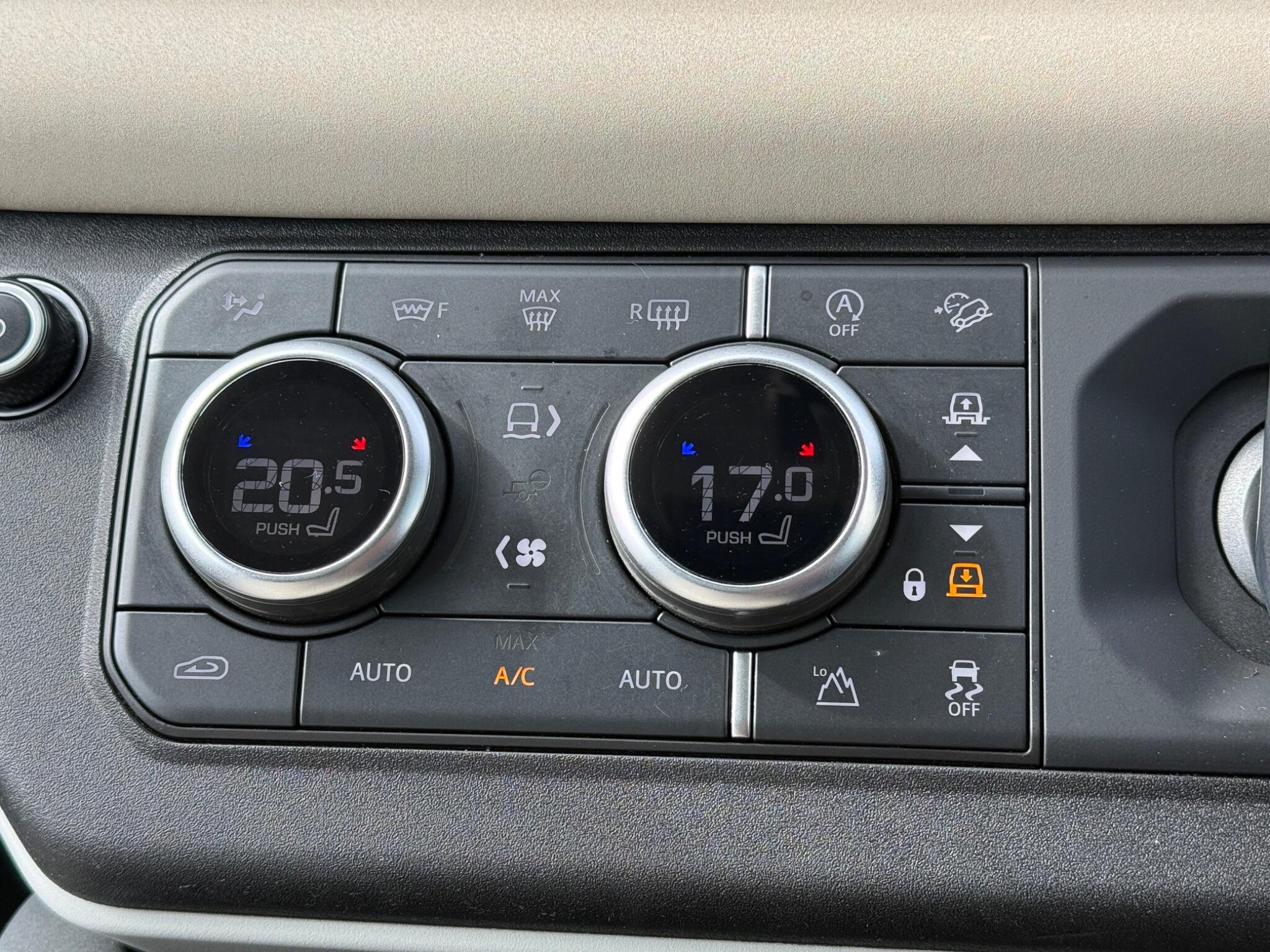 Land Rover Defender view 31