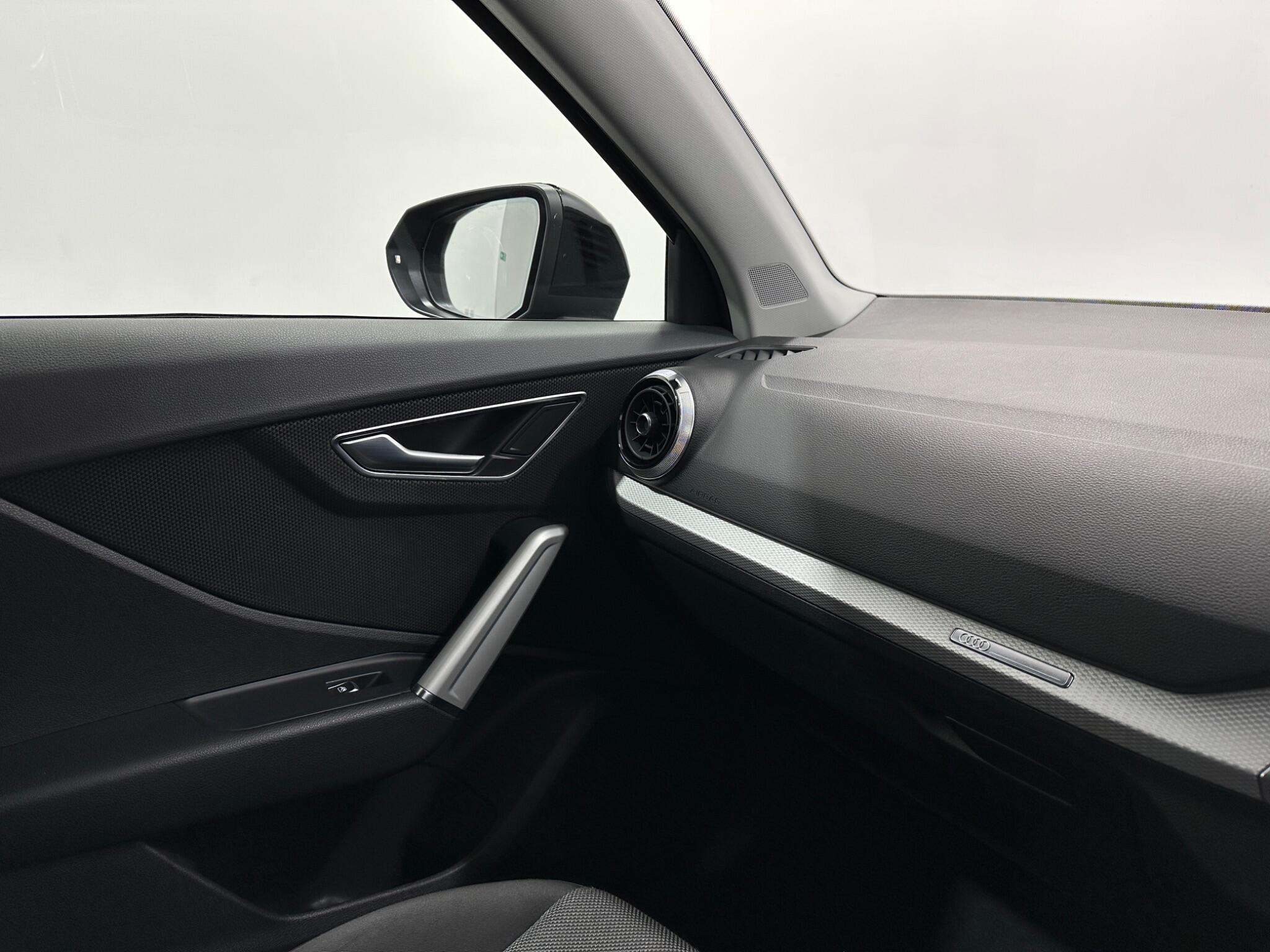 Audi Q2 view 27