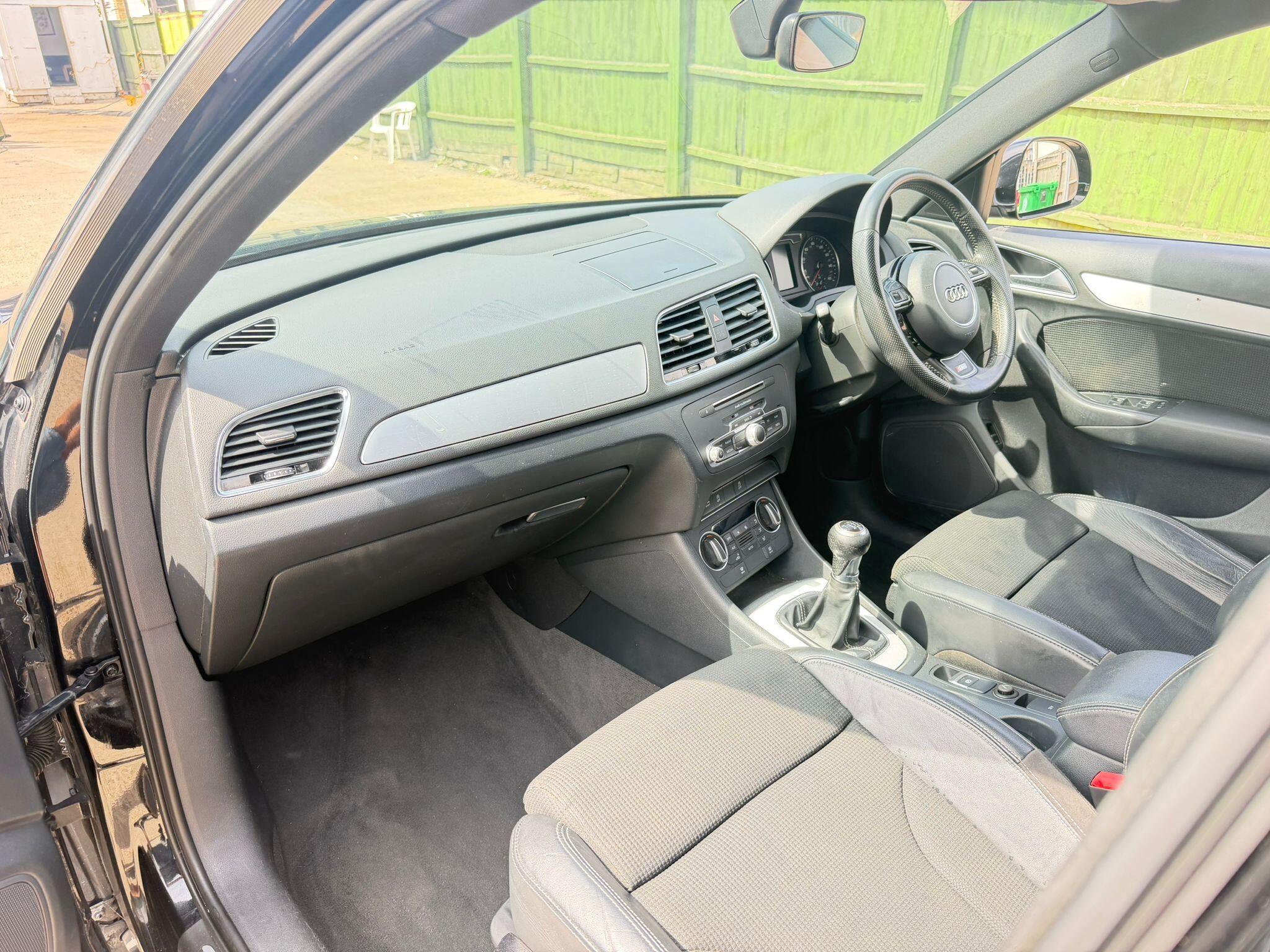 Audi Q3 view 20