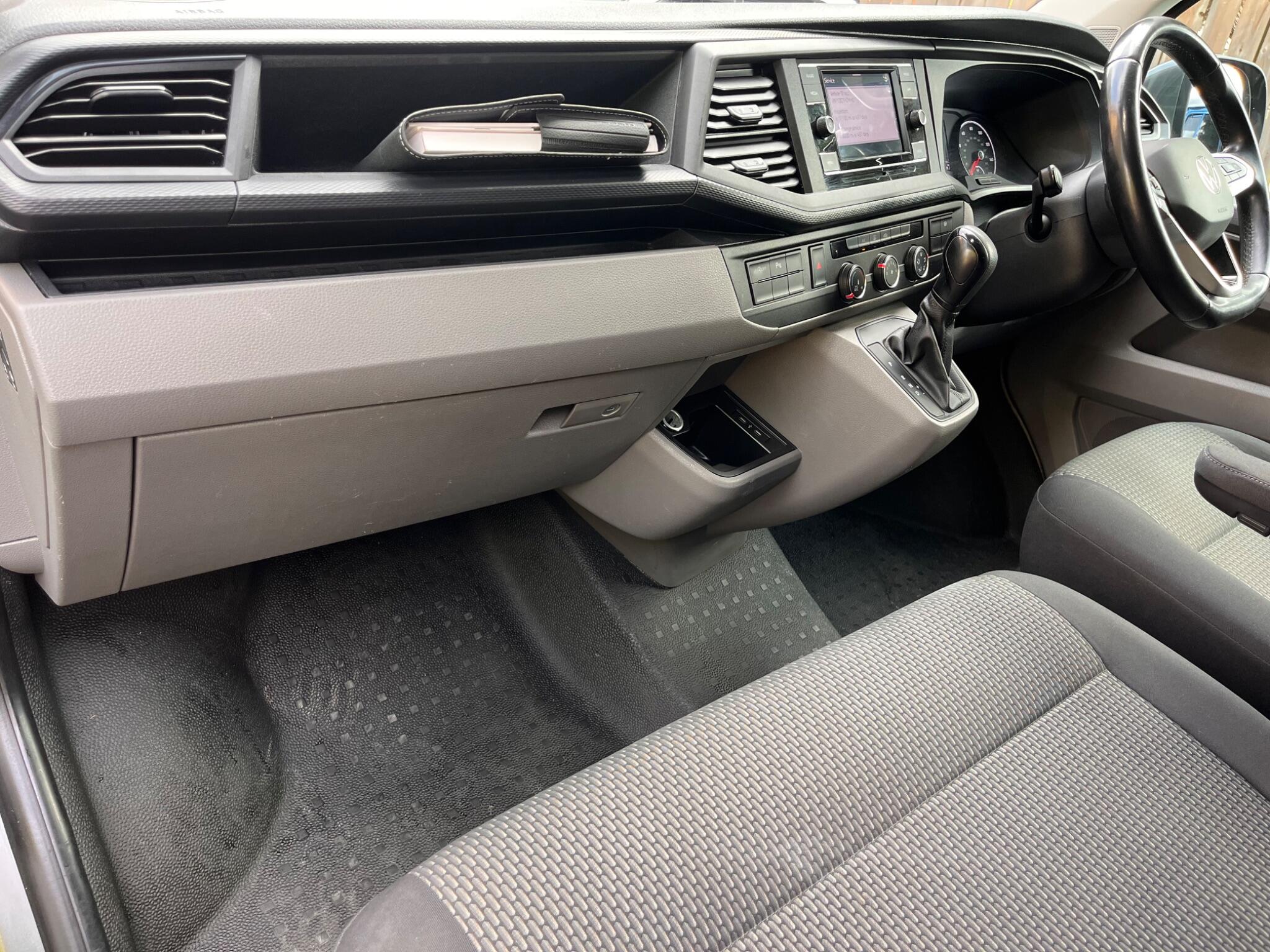 Volkswagen Transporter view 29