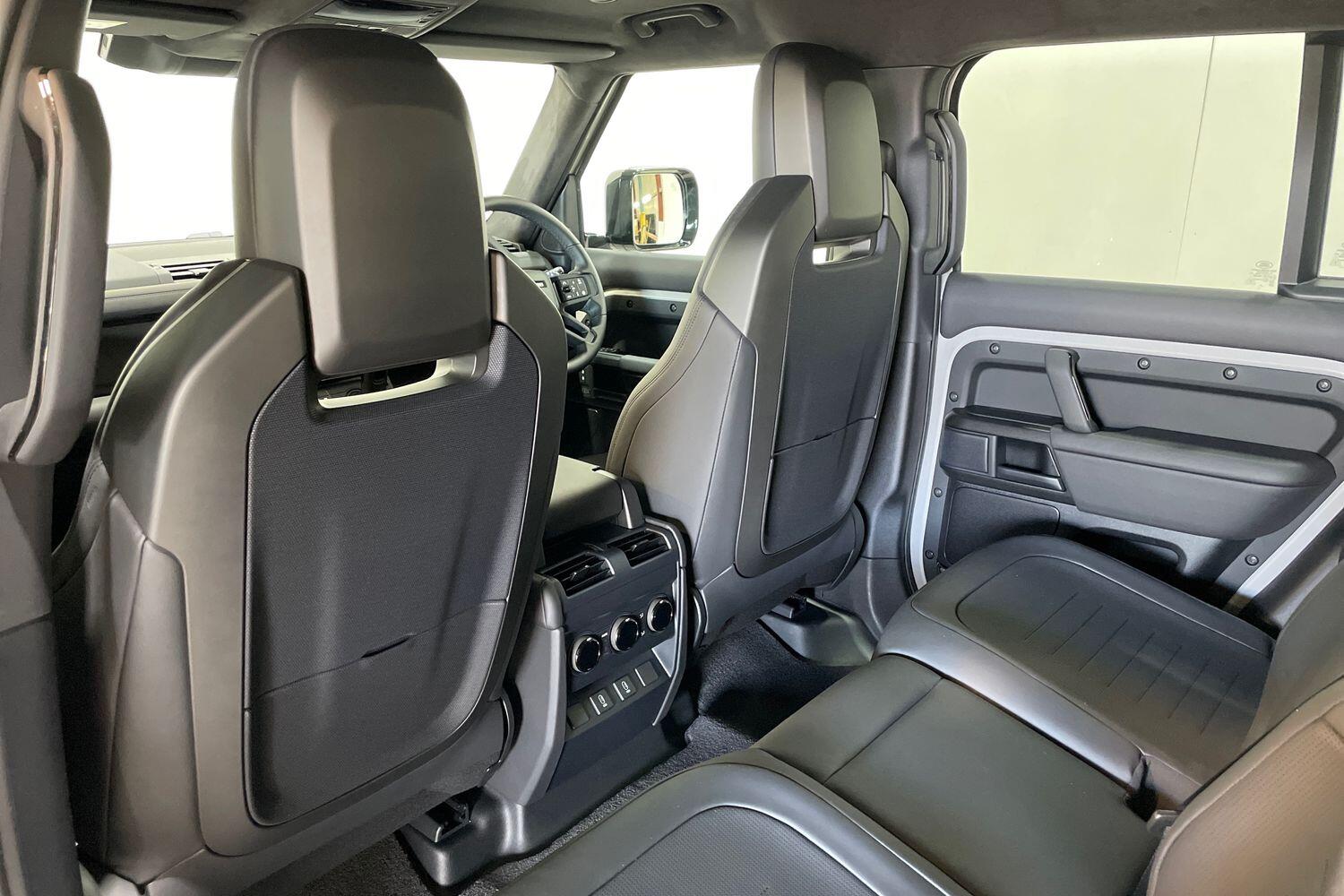 Land Rover Defender view 23