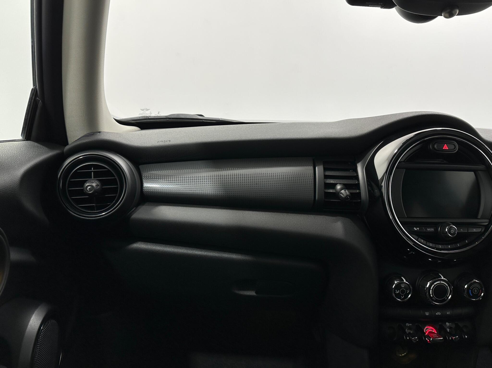 Mini Hatch view 27
