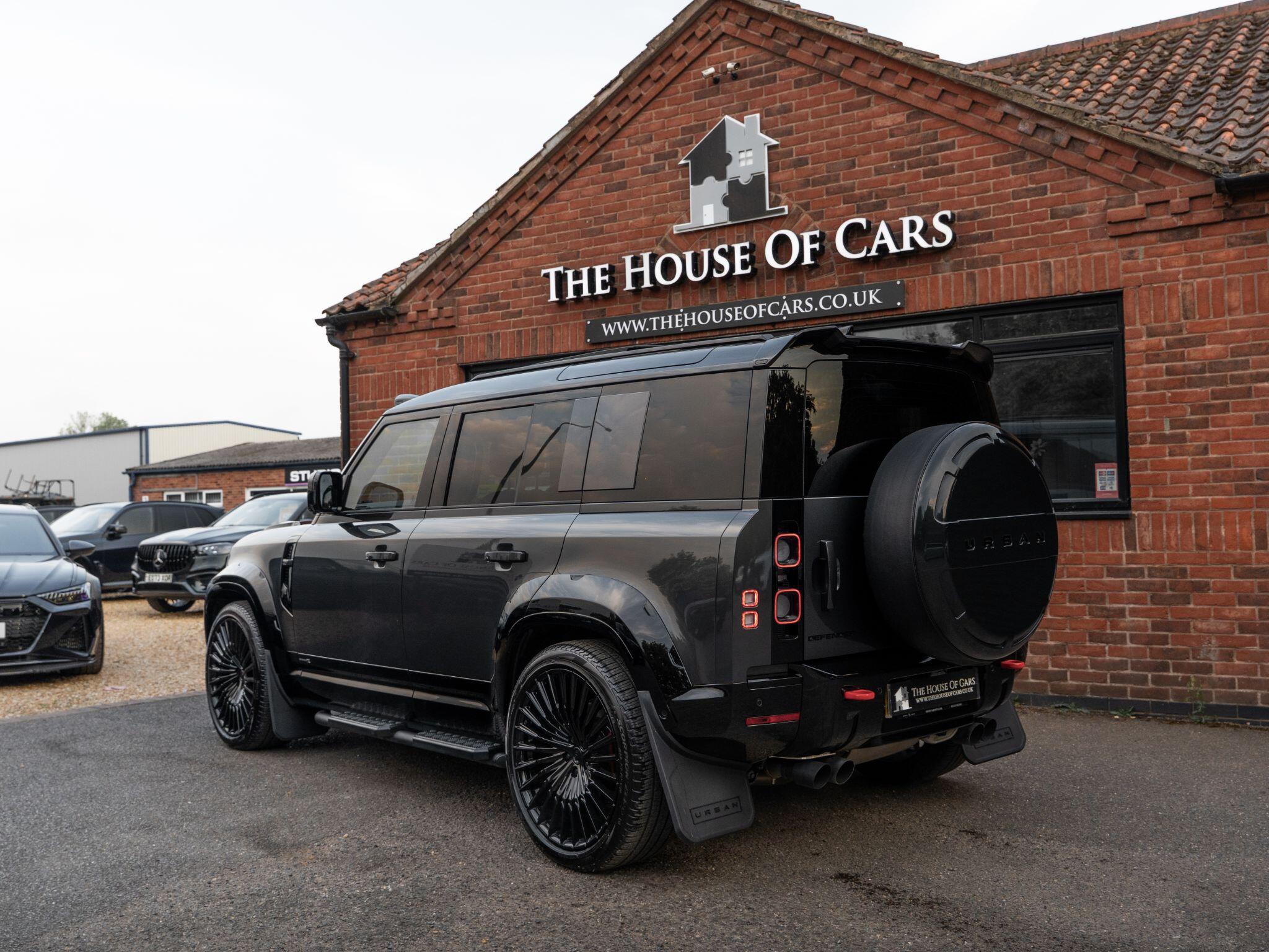 Land Rover Defender 110 view 11