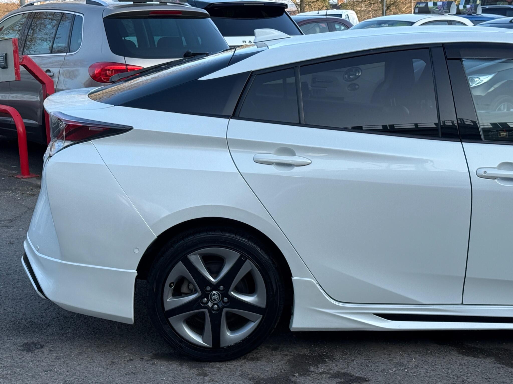 Toyota Prius - Image 22