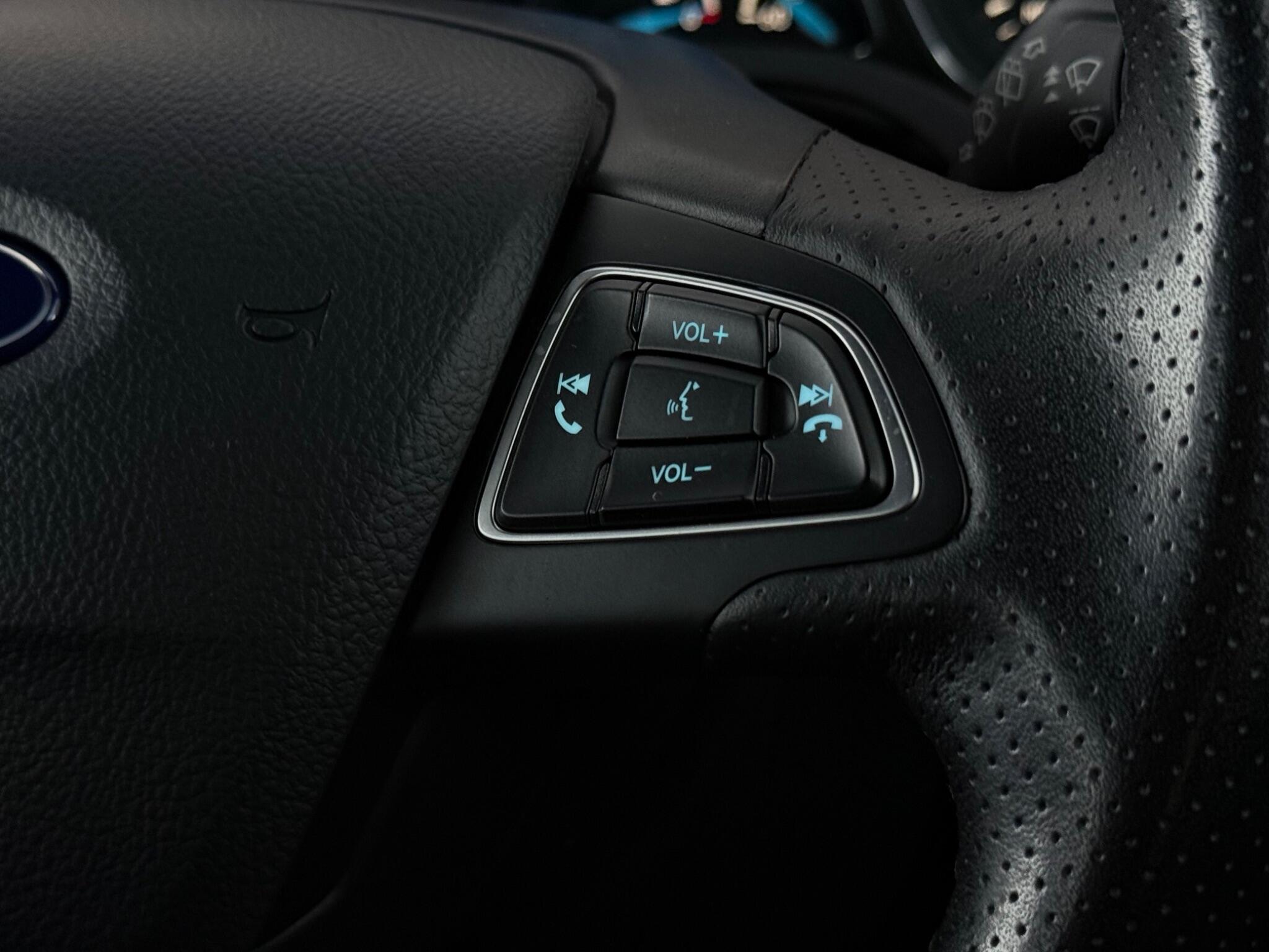 Ford Focus view 16