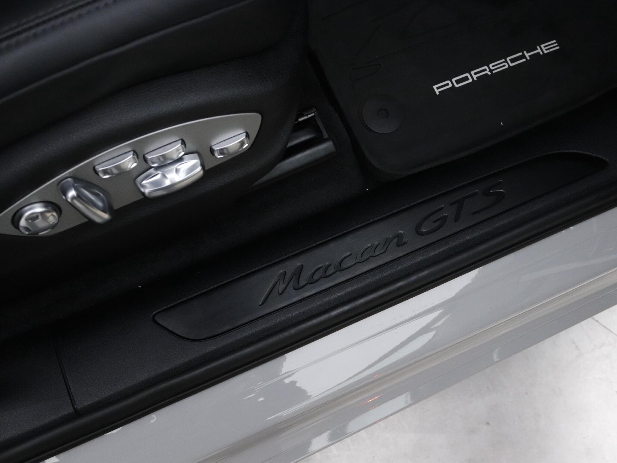 Porsche Macan view 24