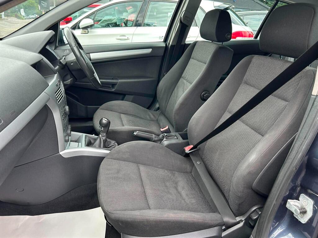 Vauxhall Astra view 18