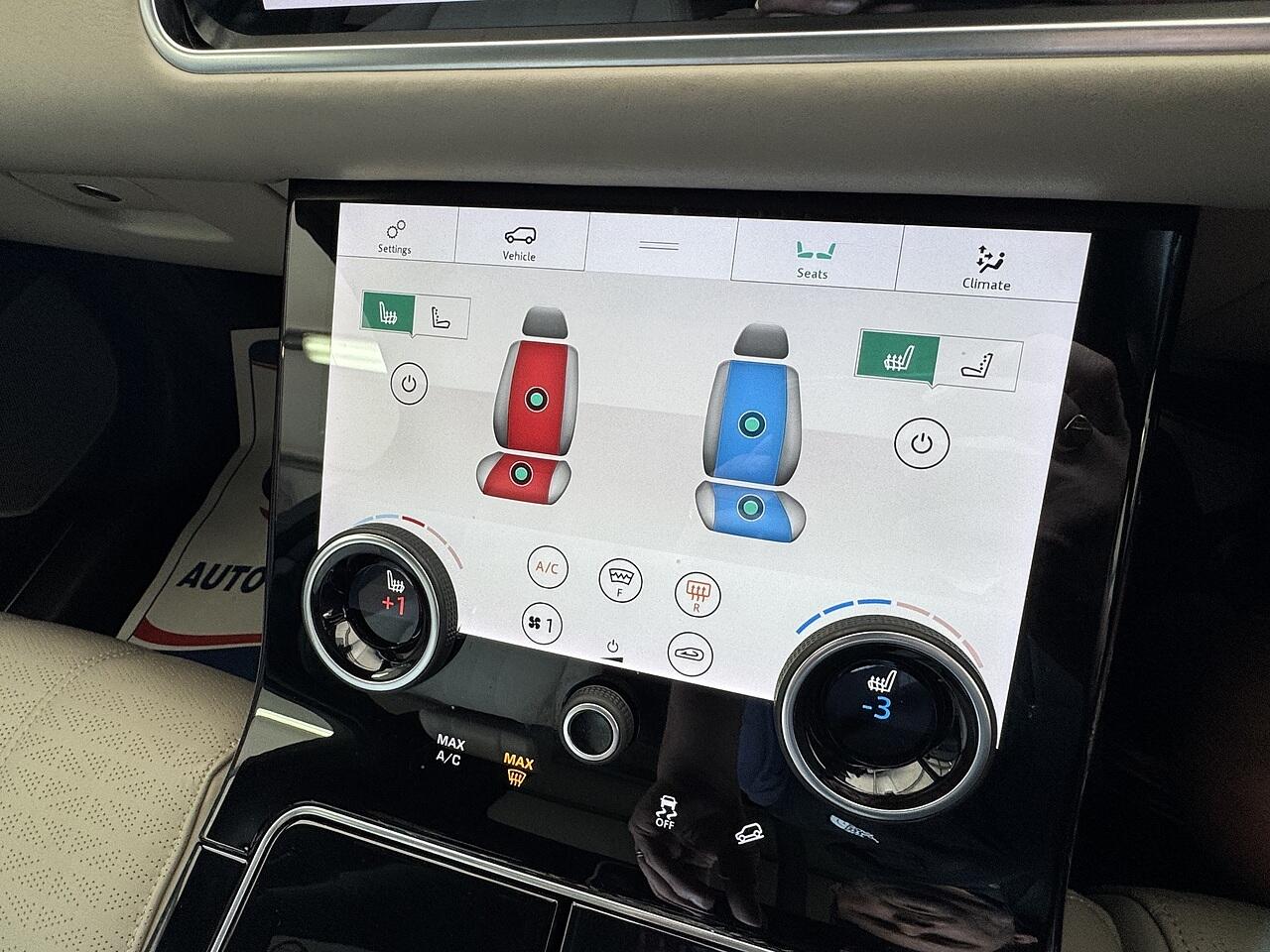 Land Rover Range Rover Velar view 17