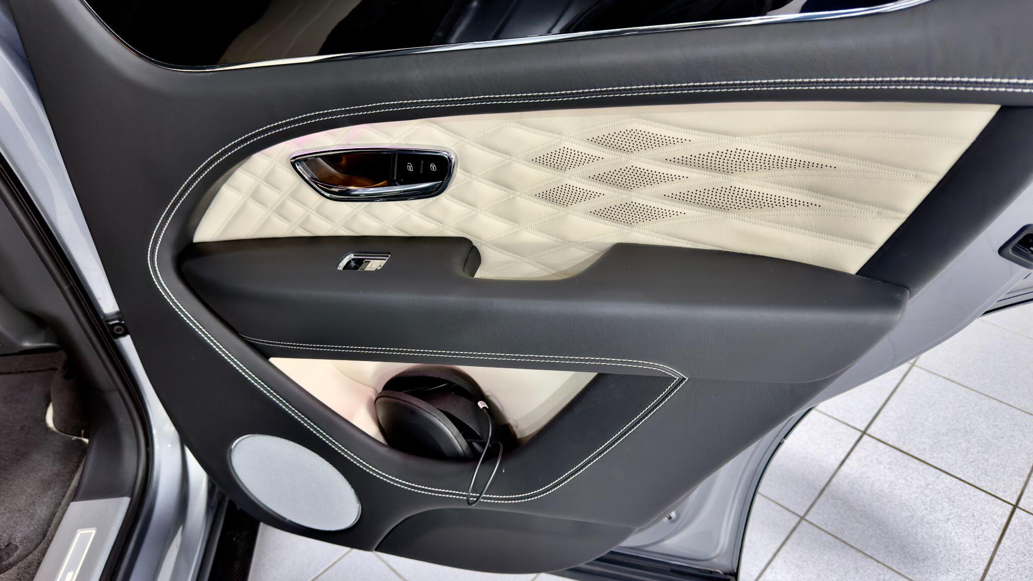 Bentley Bentayga view 38