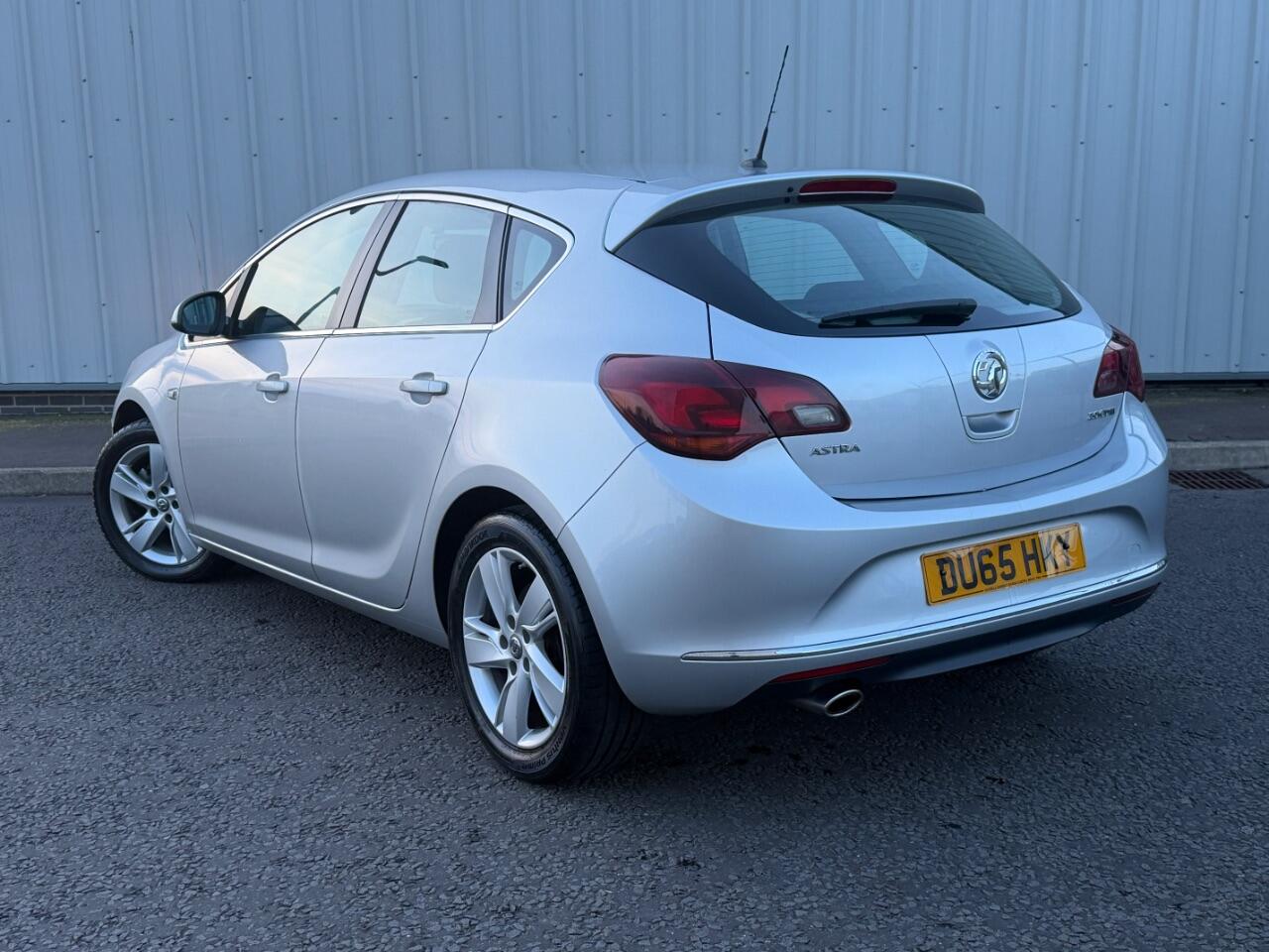Vauxhall Astra view 4