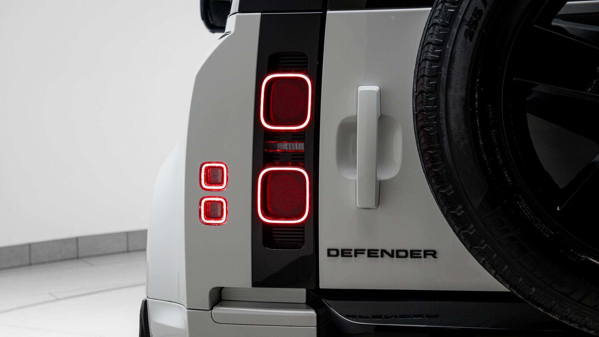 Land Rover Defender view 17