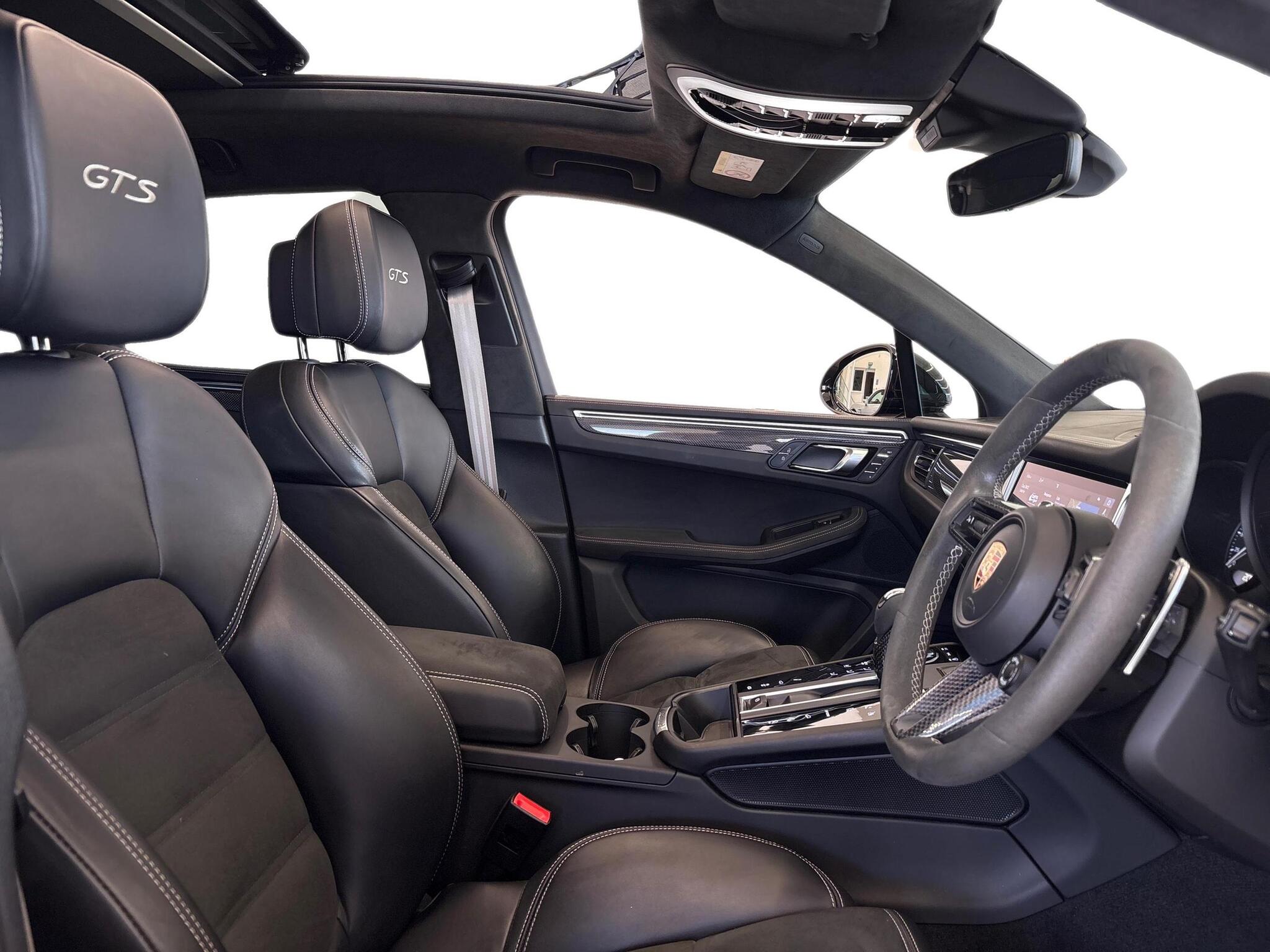 Porsche Macan view 11