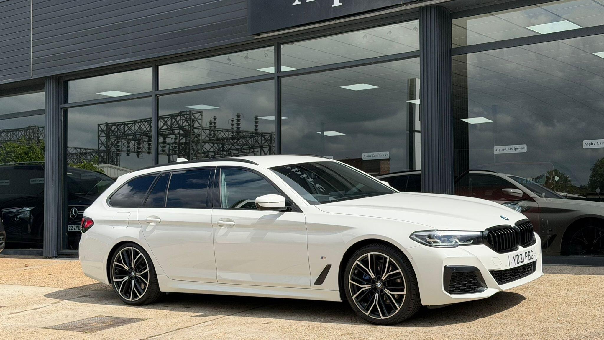 BMW 5 Series view 8
