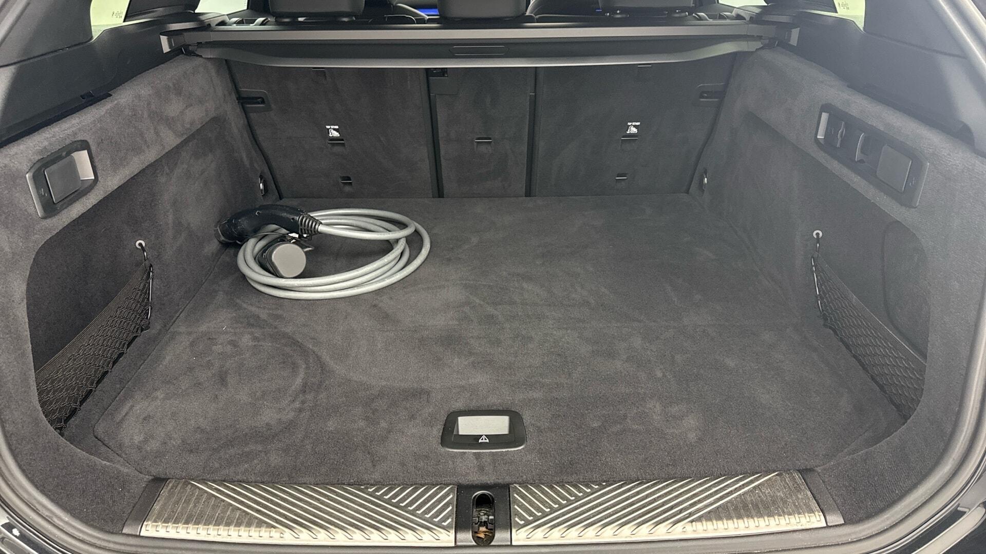 BMW 5 Series view 13