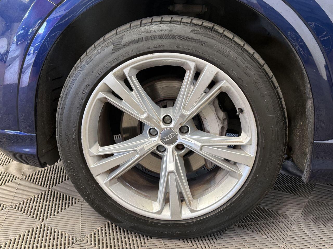 Audi Q8 view 24