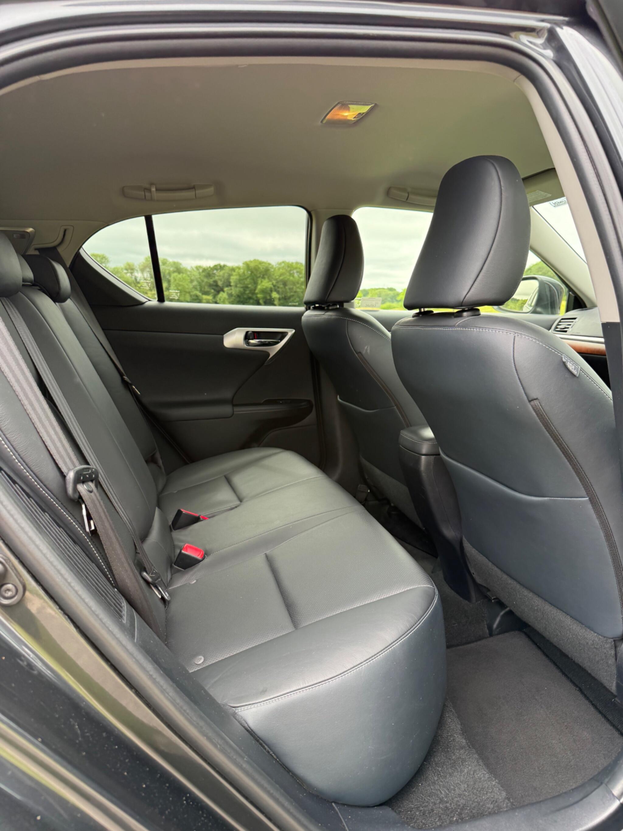 Lexus CT view 16