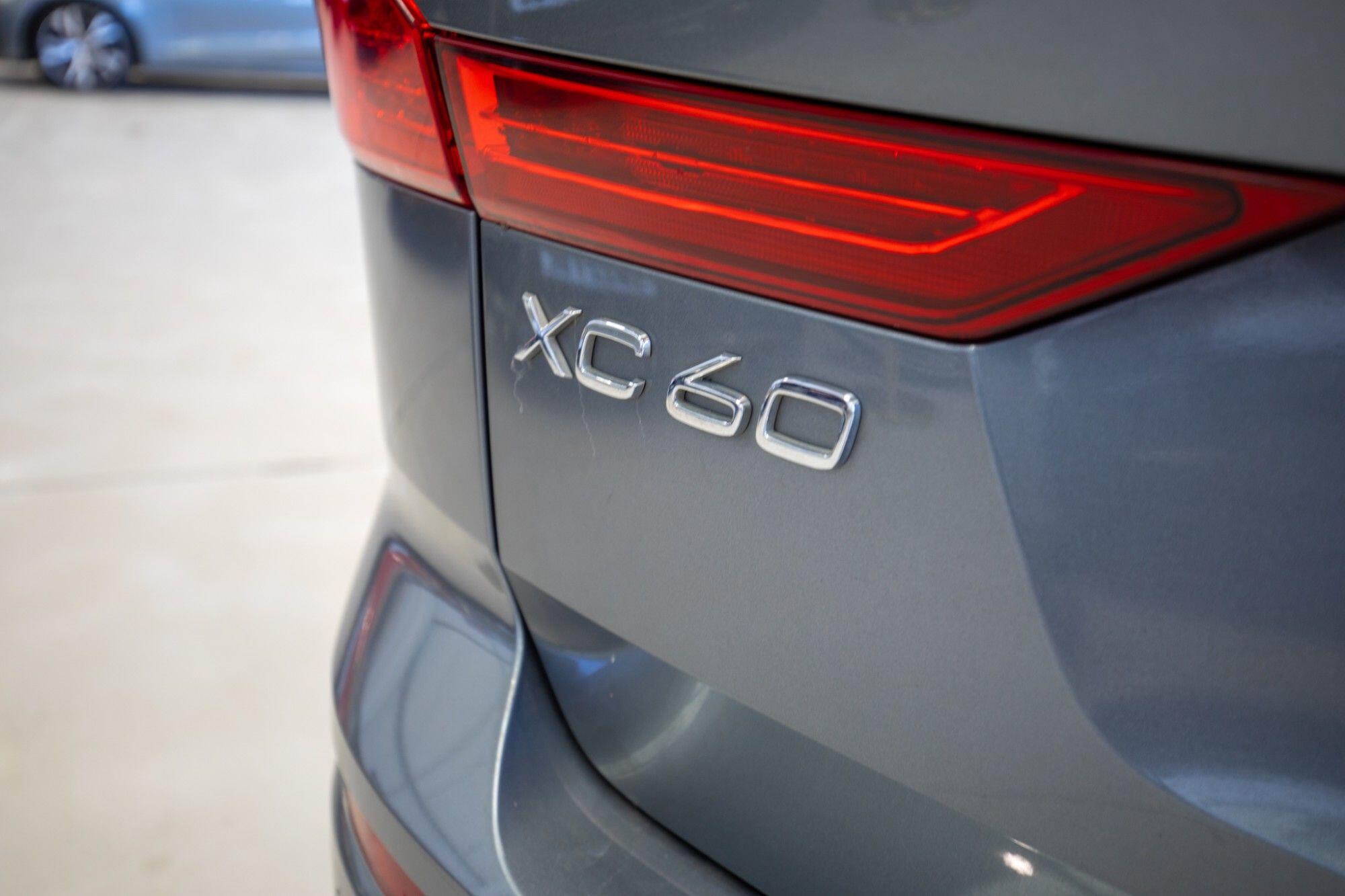 Volvo XC60 view 7