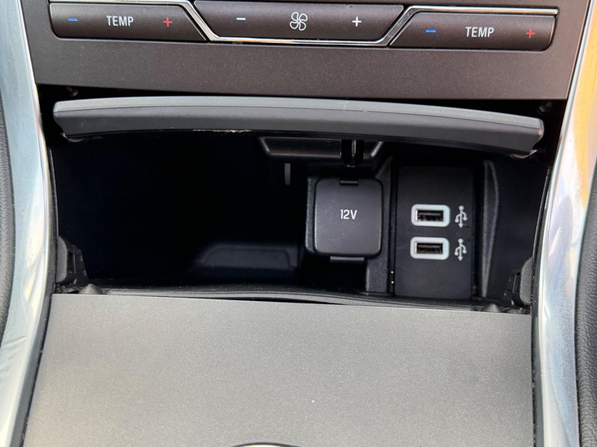 Ford Galaxy view 25