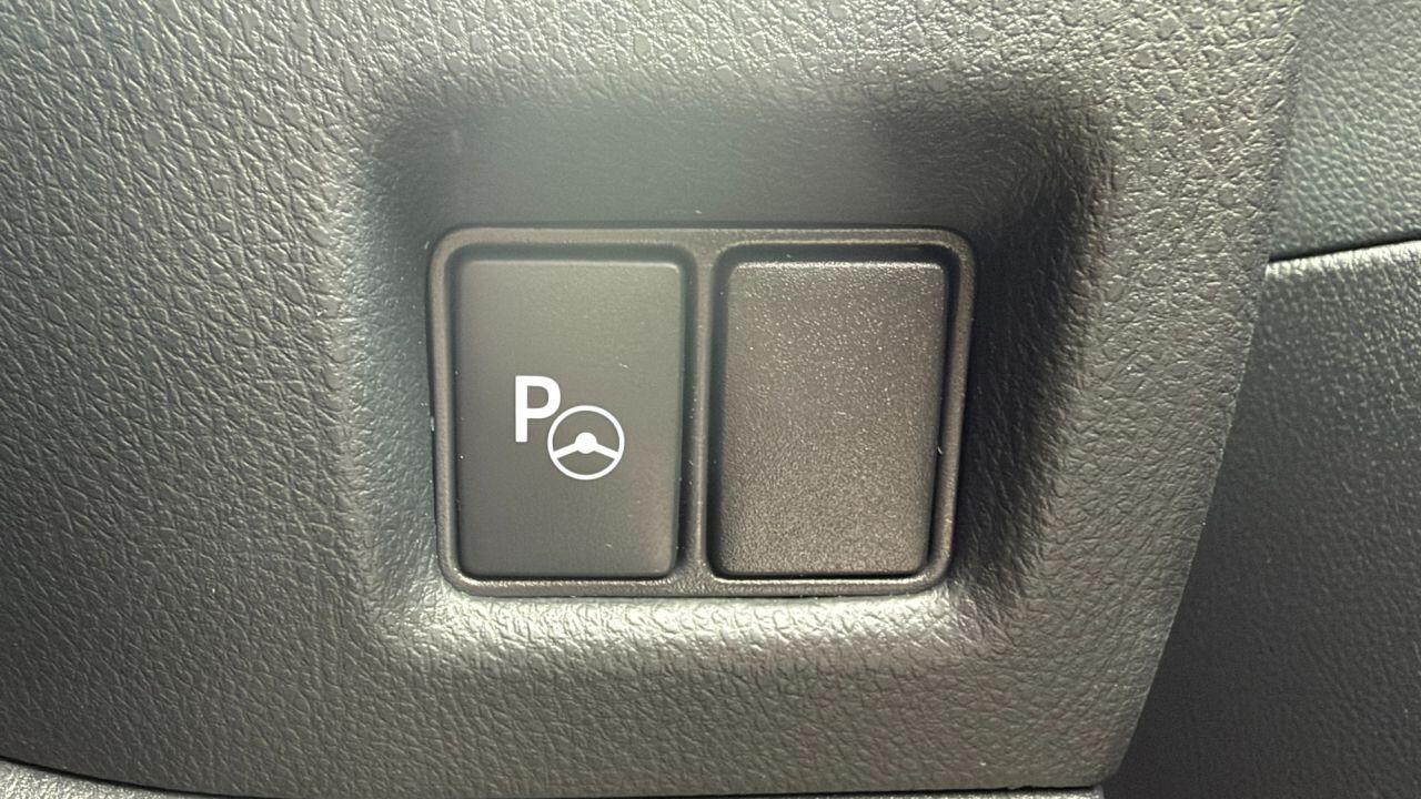 Toyota C-HR view 31