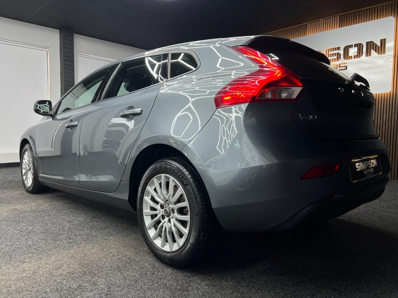 Volvo V40 view 5
